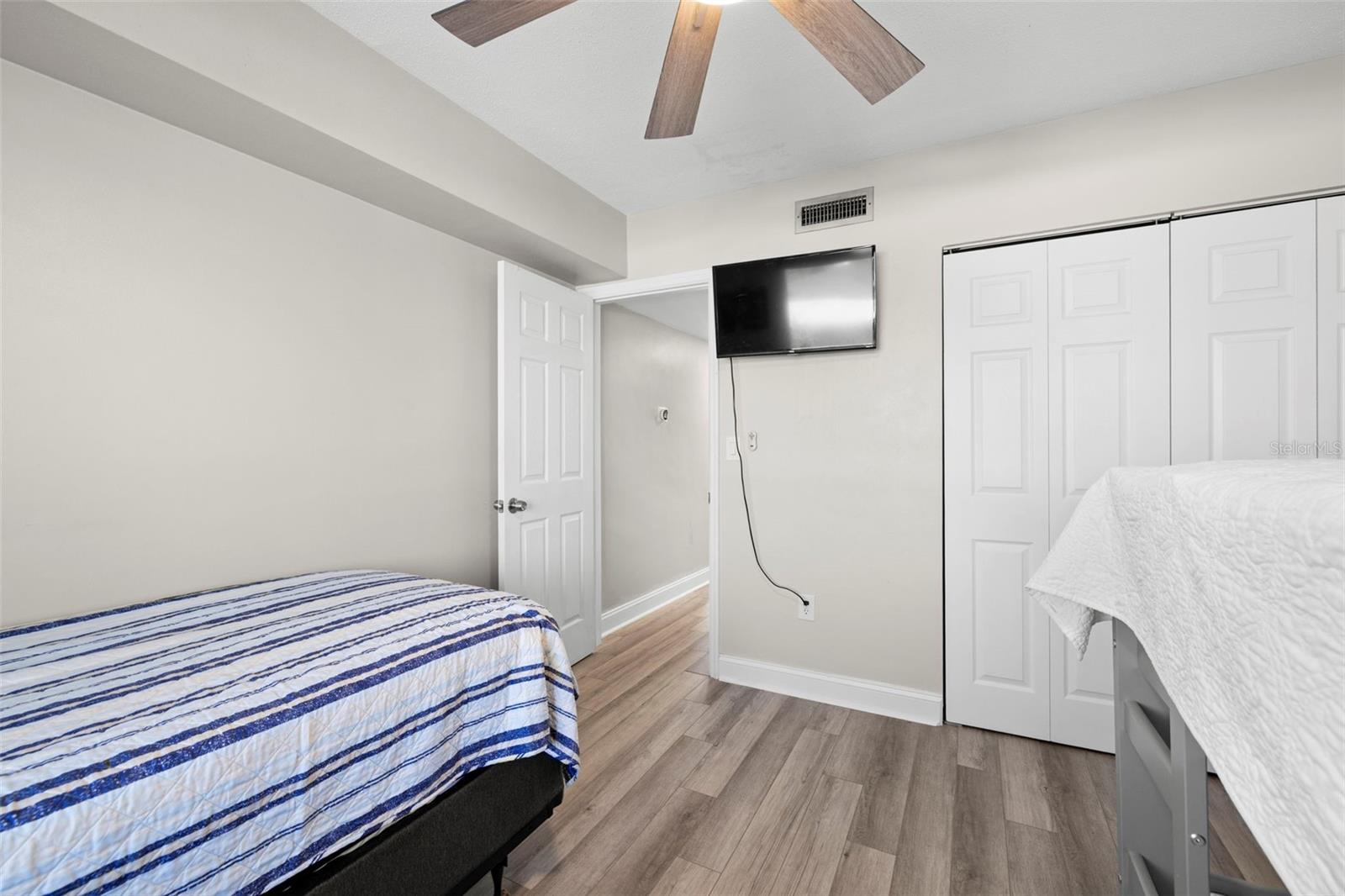 Image 25 of 37 For 6767 Sunset Way 206