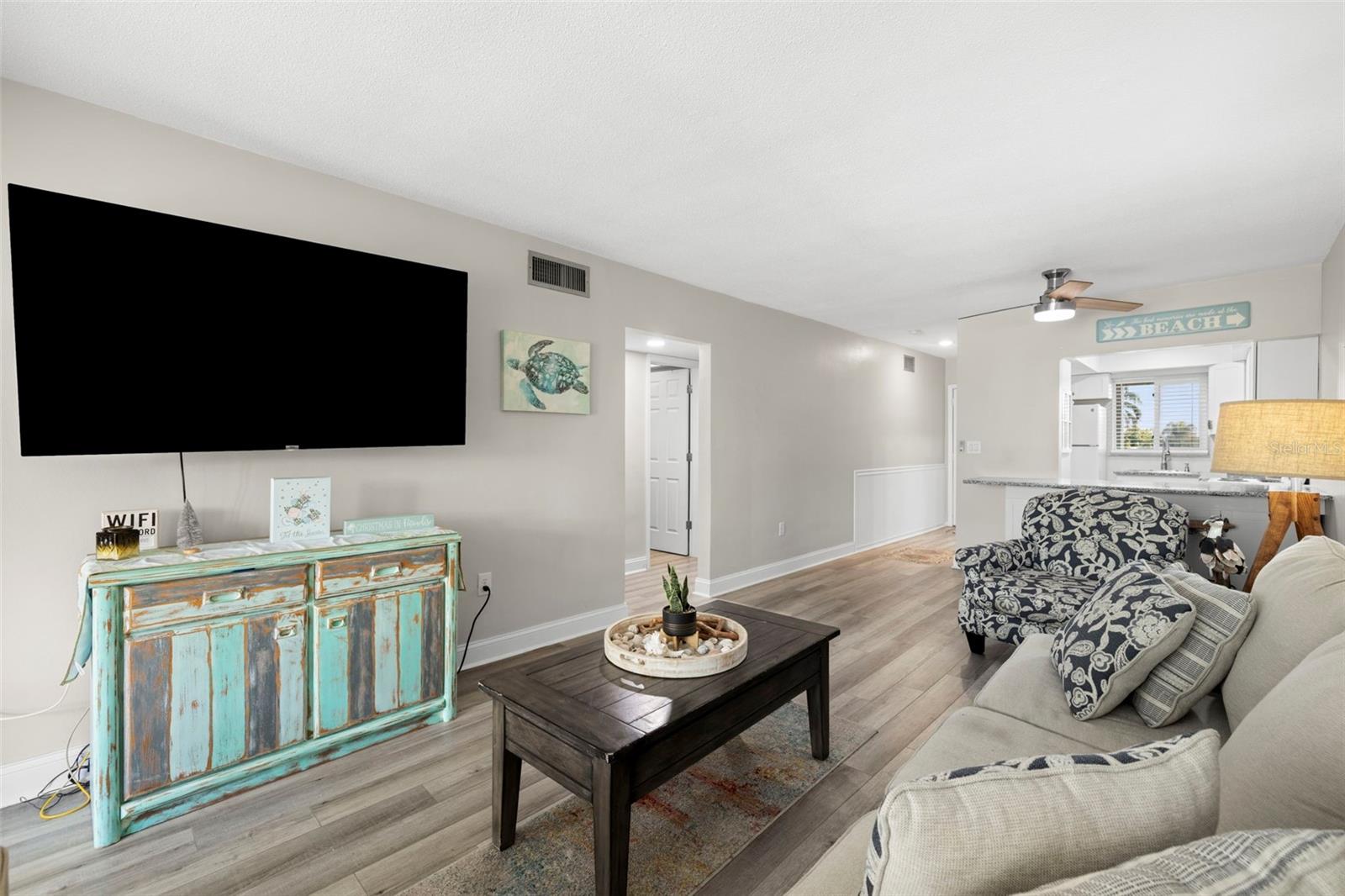 Image 4 of 37 For 6767 Sunset Way 206