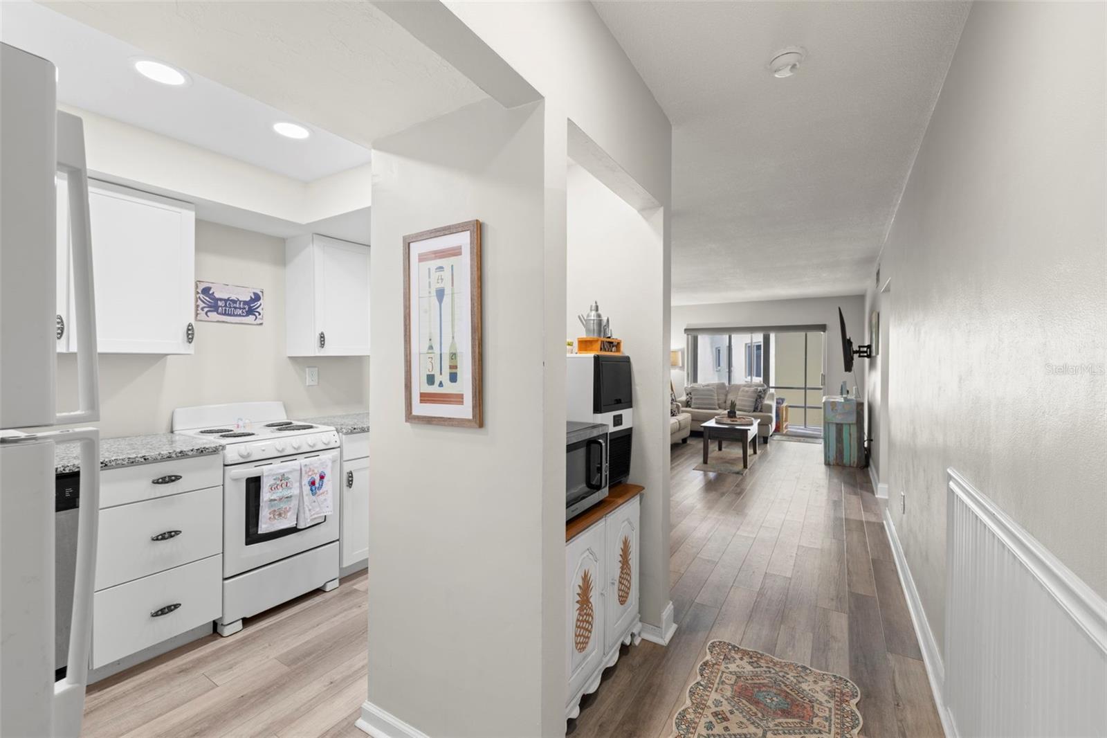 Image 9 of 37 For 6767 Sunset Way 206