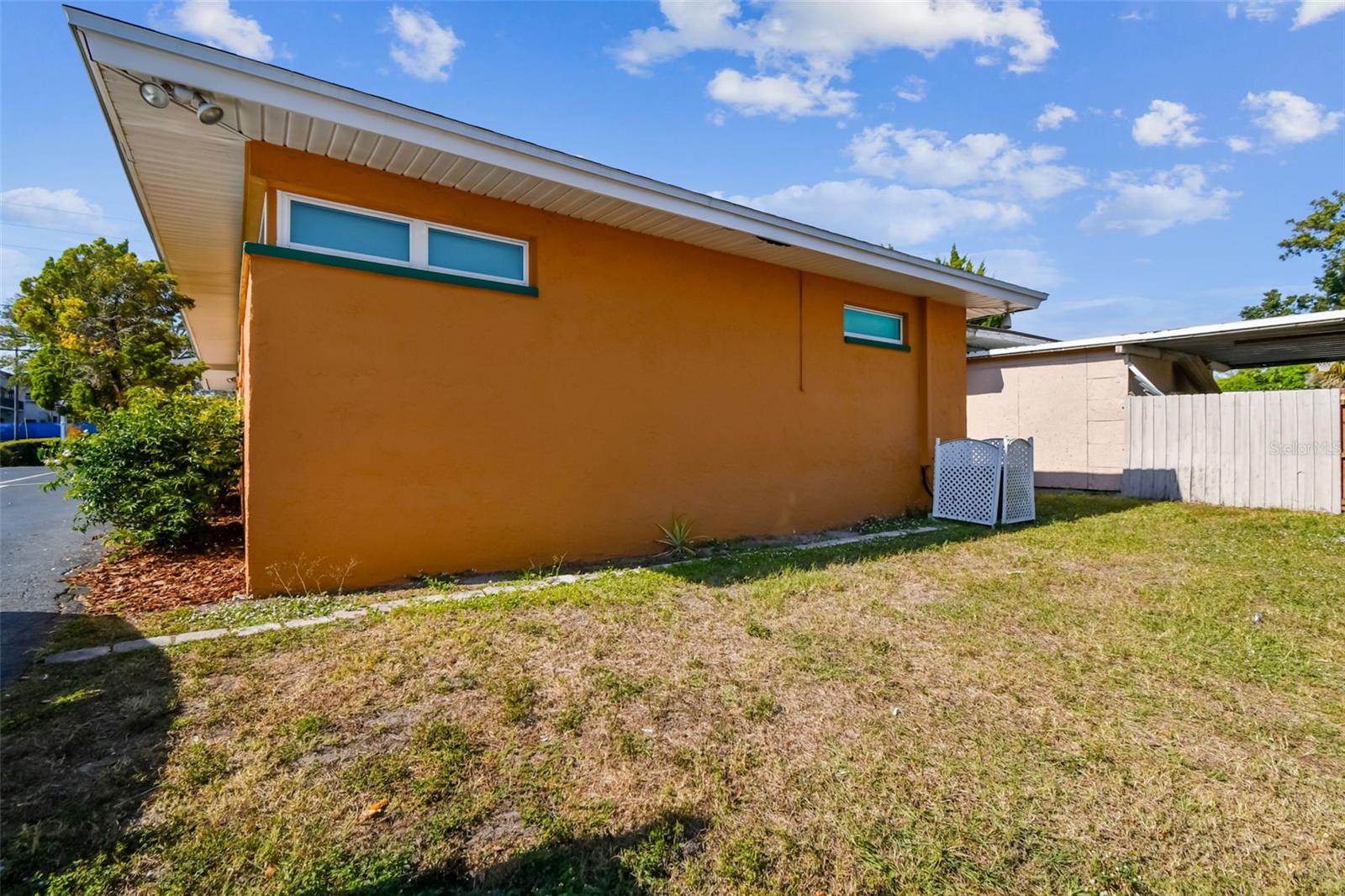 Listing photo id 10 for 321 Lincoln Avenue