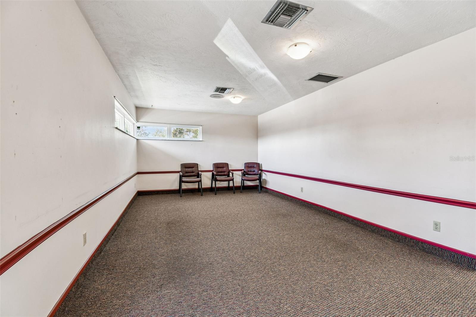 Listing photo id 12 for 321 Lincoln Avenue