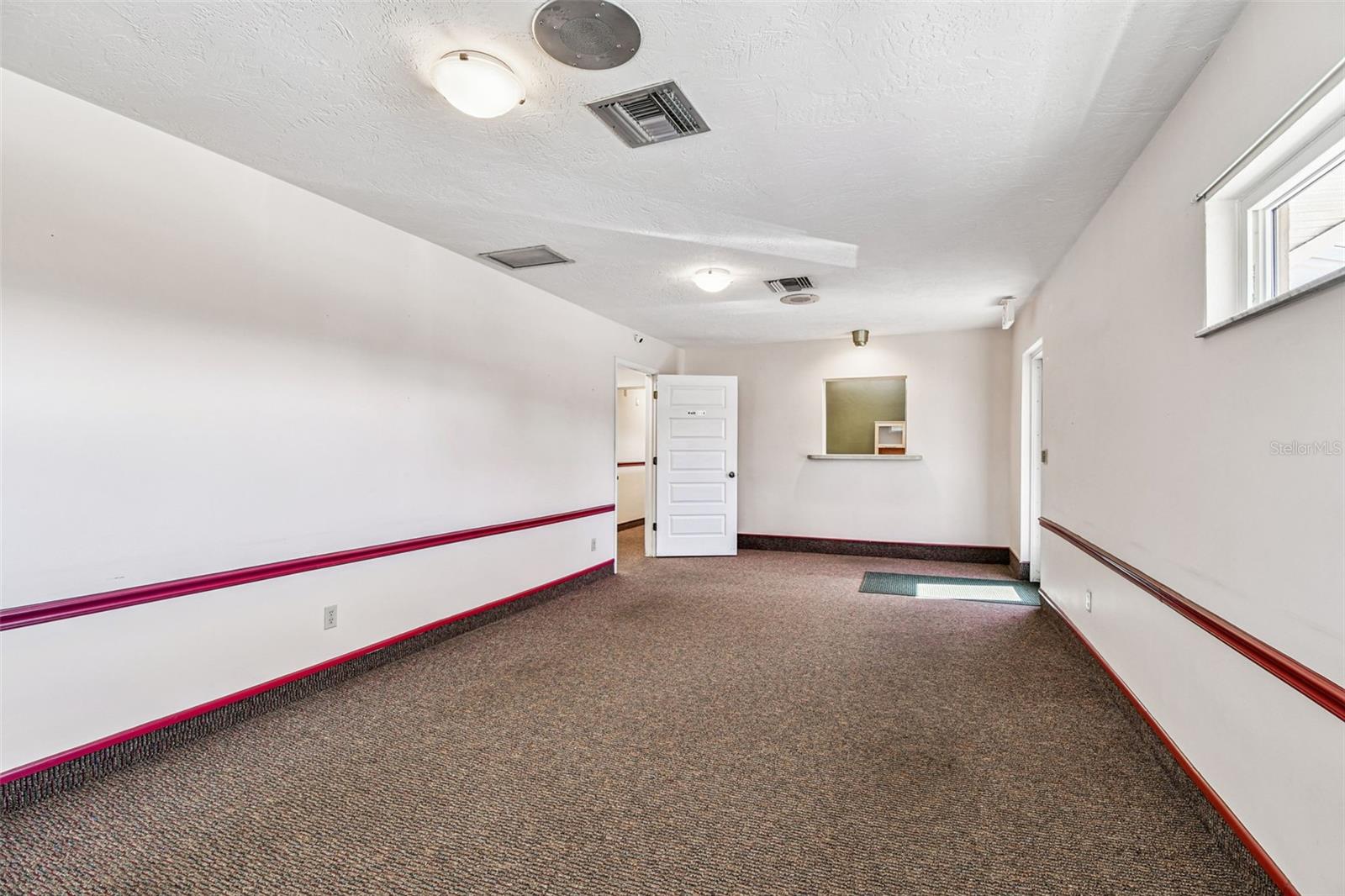 Listing photo id 14 for 321 Lincoln Avenue