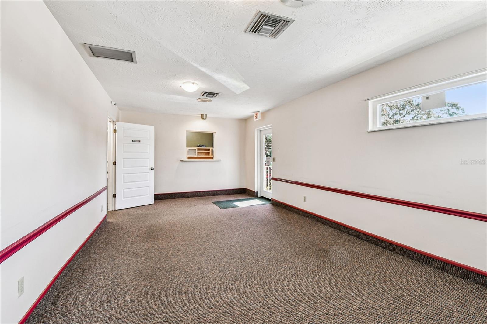 Listing photo id 15 for 321 Lincoln Avenue