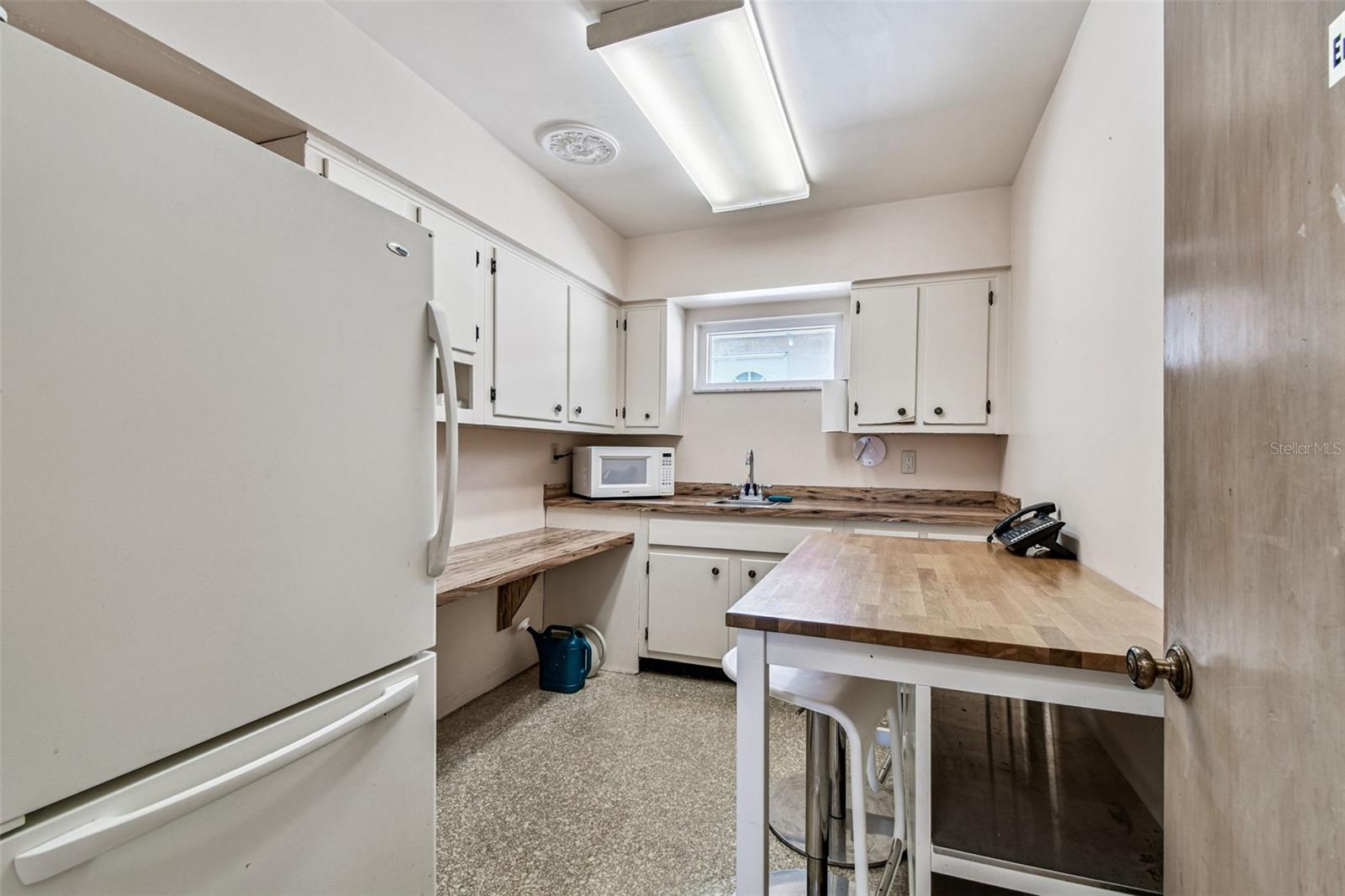 Listing photo id 19 for 321 Lincoln Avenue