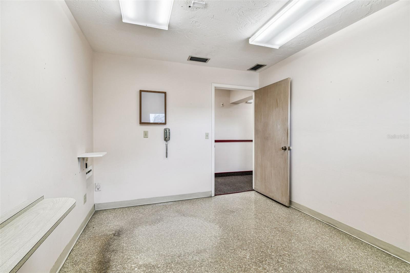 Listing photo id 23 for 321 Lincoln Avenue