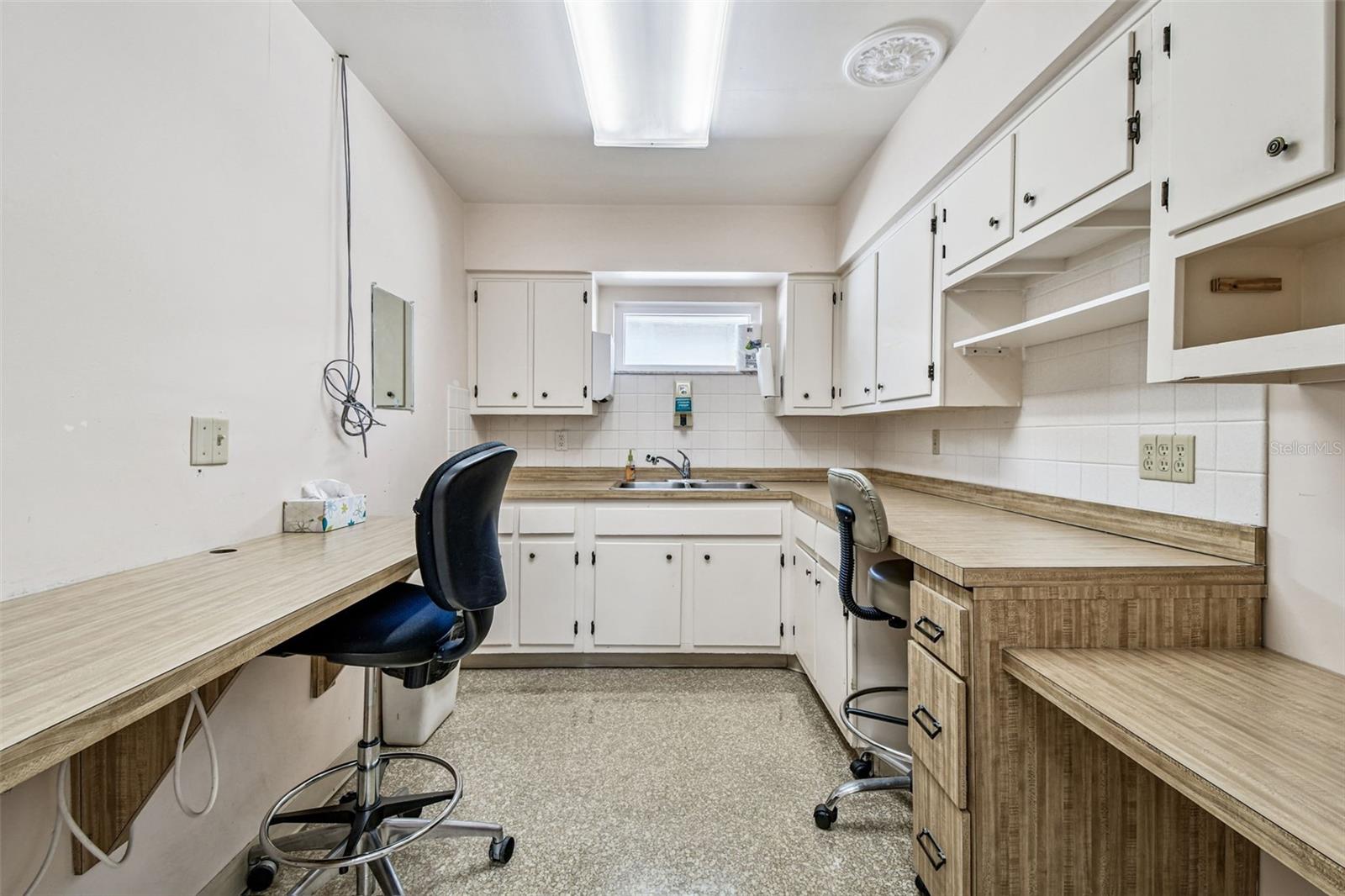 Listing photo id 24 for 321 Lincoln Avenue