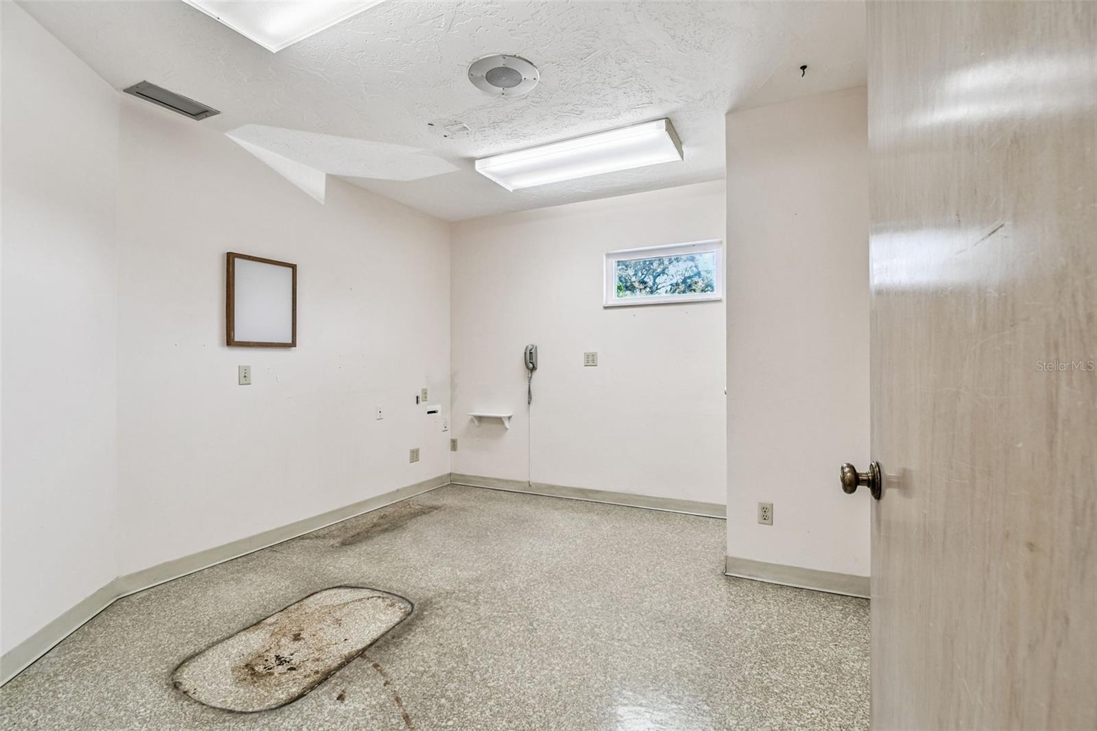 Listing photo id 25 for 321 Lincoln Avenue