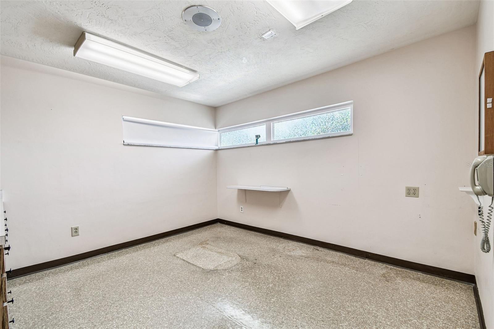 Listing photo id 27 for 321 Lincoln Avenue