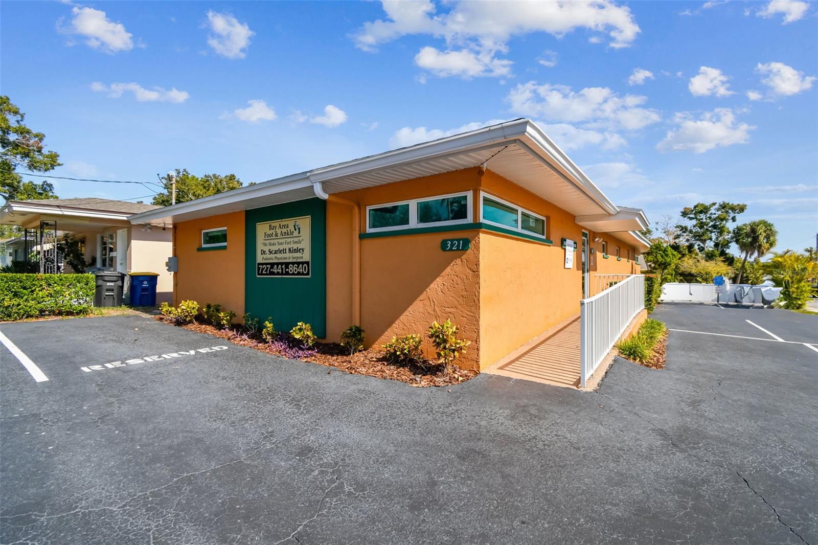 Listing photo id 1 for 321 Lincoln Avenue