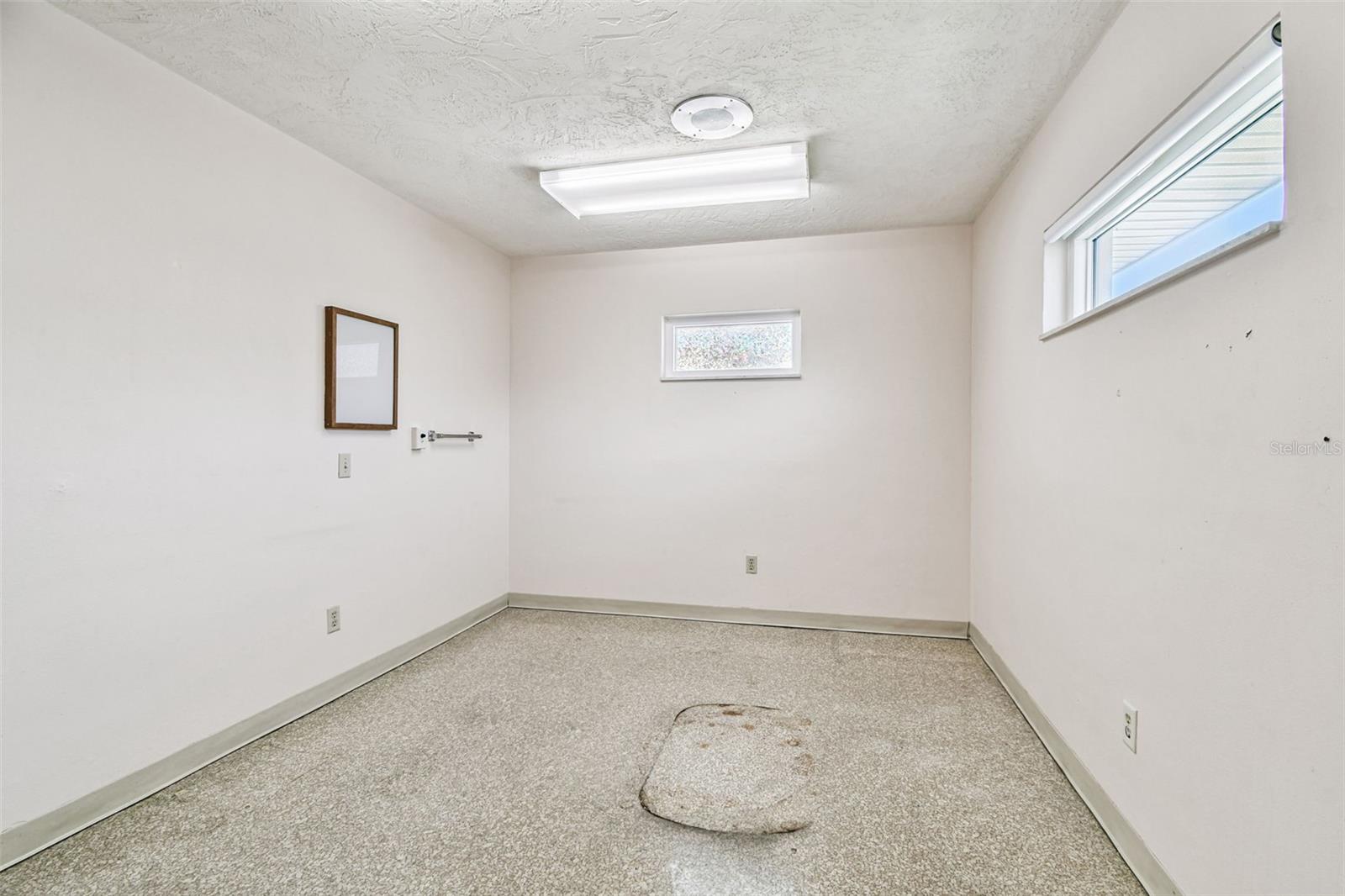 Listing photo id 31 for 321 Lincoln Avenue