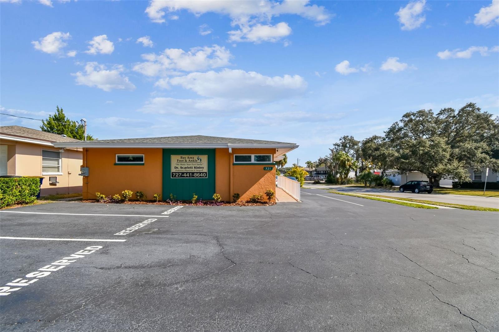 Listing photo id 3 for 321 Lincoln Avenue