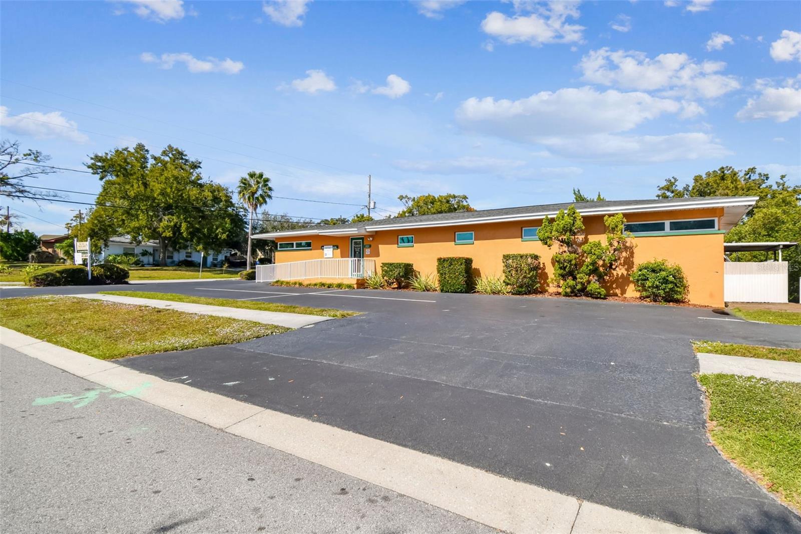 Listing photo id 6 for 321 Lincoln Avenue