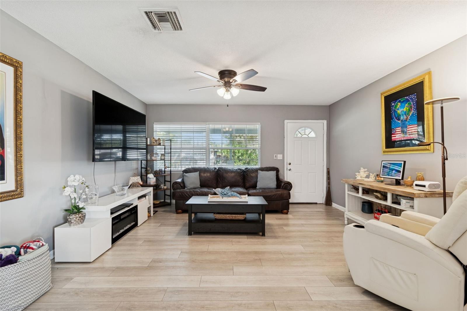 Image 11 of 73 For 13614 Croft Drive N