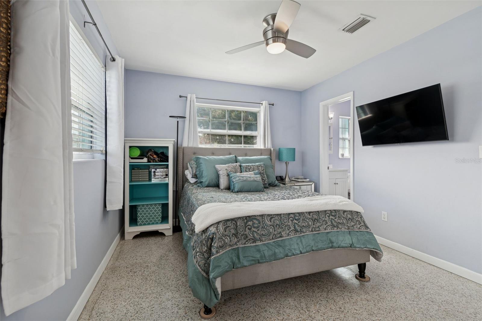 Image 38 of 73 For 13614 Croft Drive N