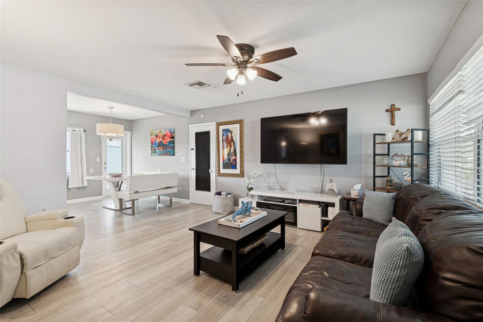 Image 9 of 73 For 13614 Croft Drive N