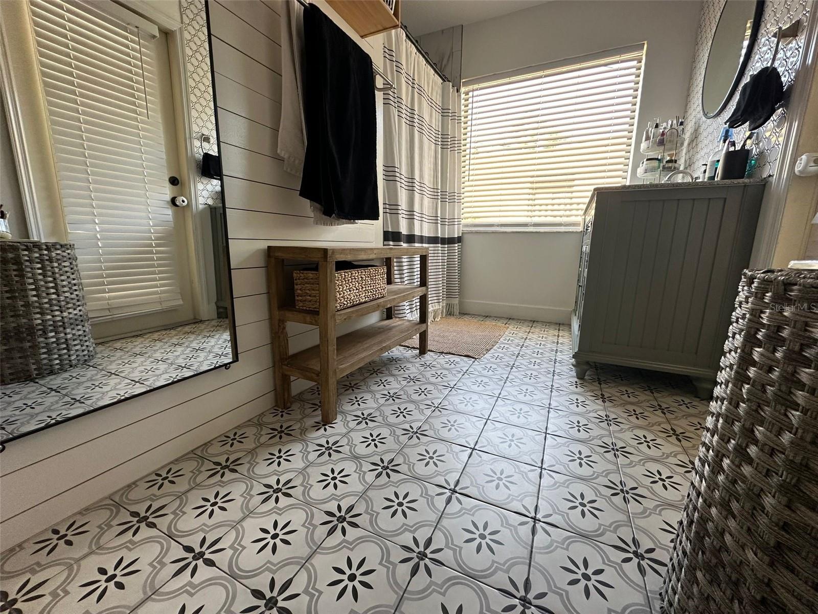 Image 17 of 27 For 5548 Pine Street