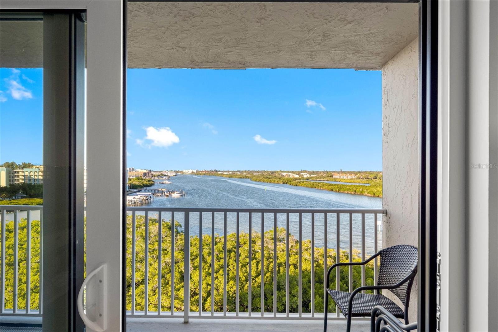 Image 11 of 84 For 19451 Gulf Boulevard 706