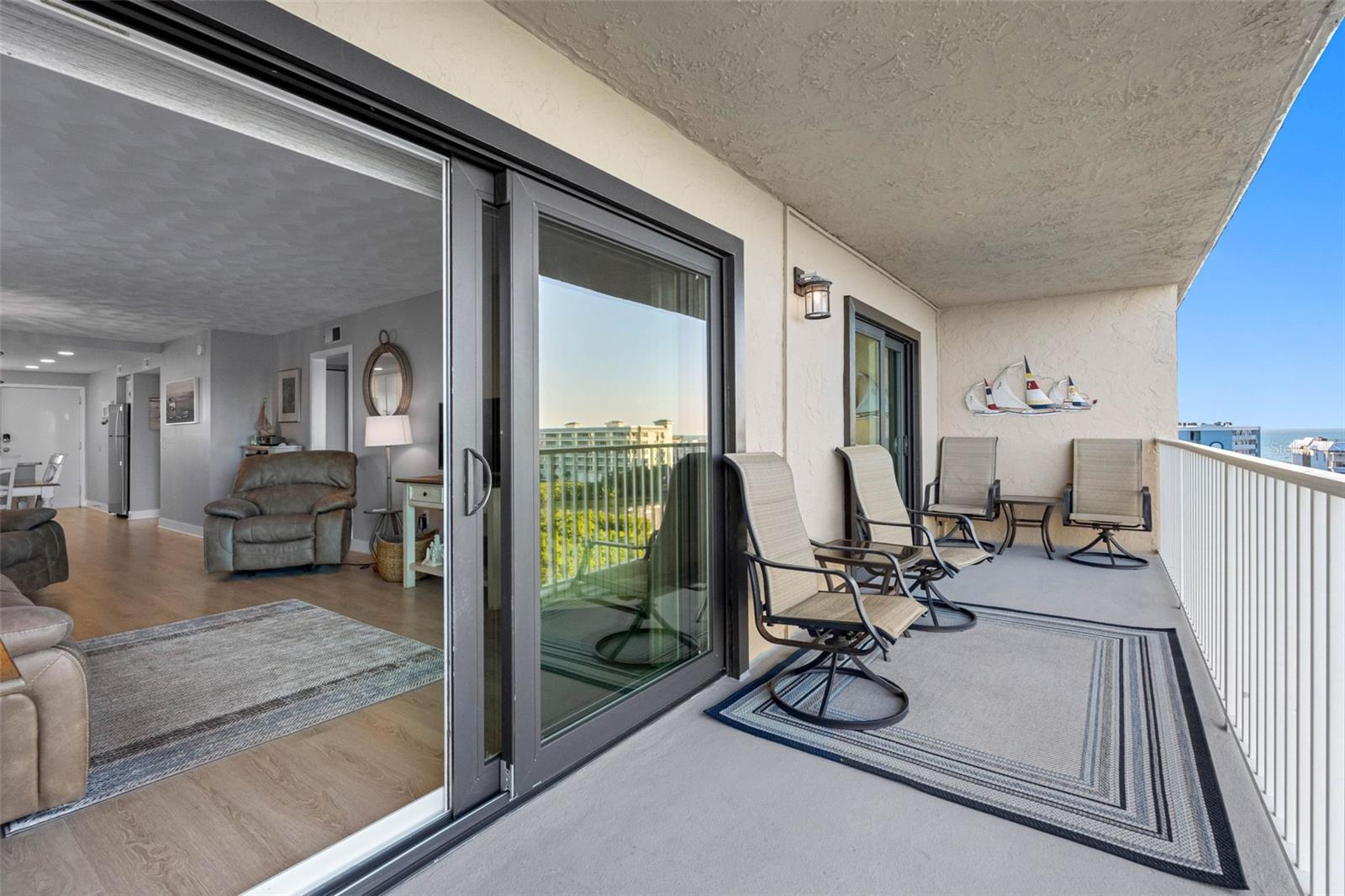 Image 12 of 84 For 19451 Gulf Boulevard 706