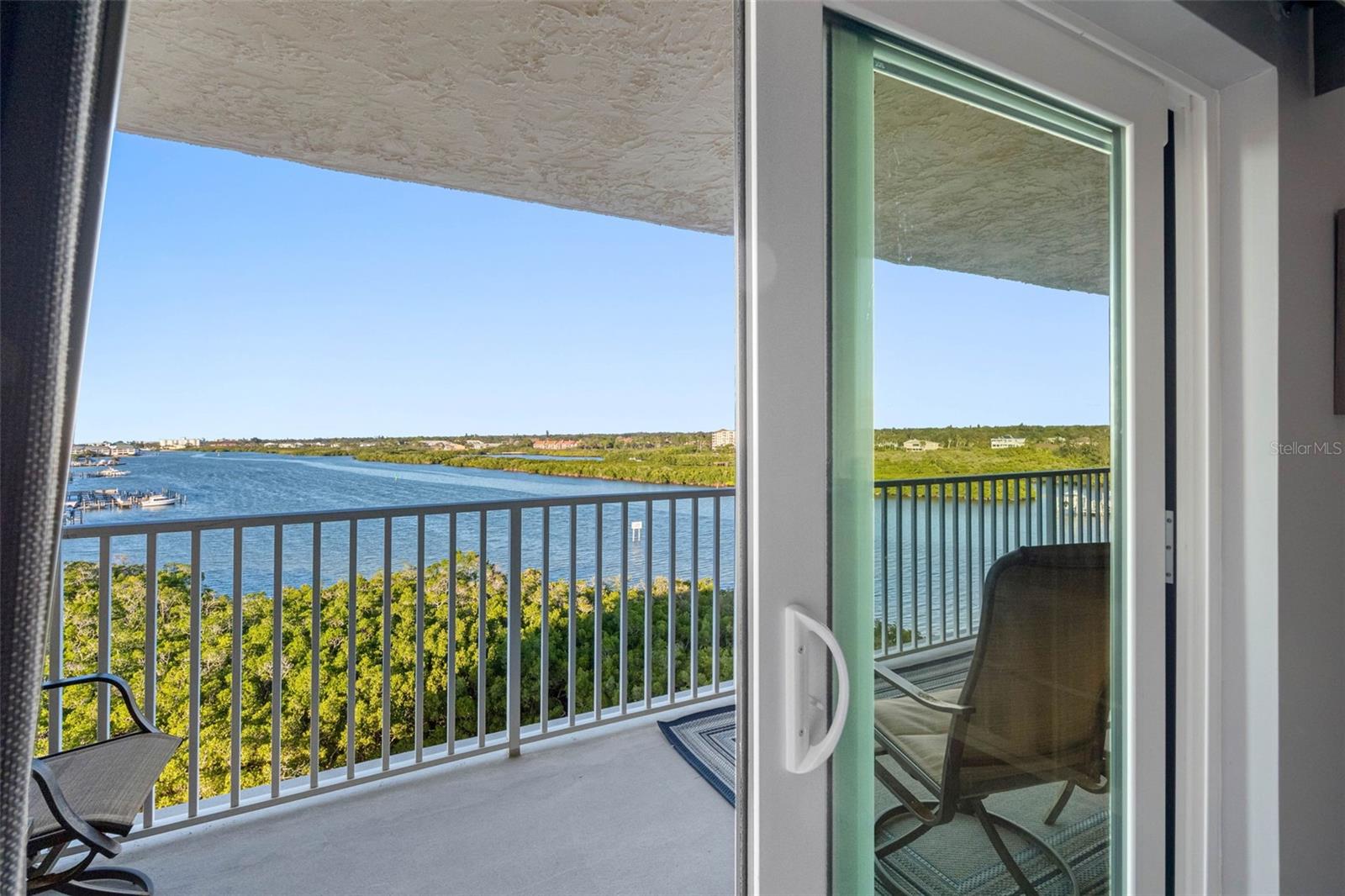 Image 17 of 84 For 19451 Gulf Boulevard 706