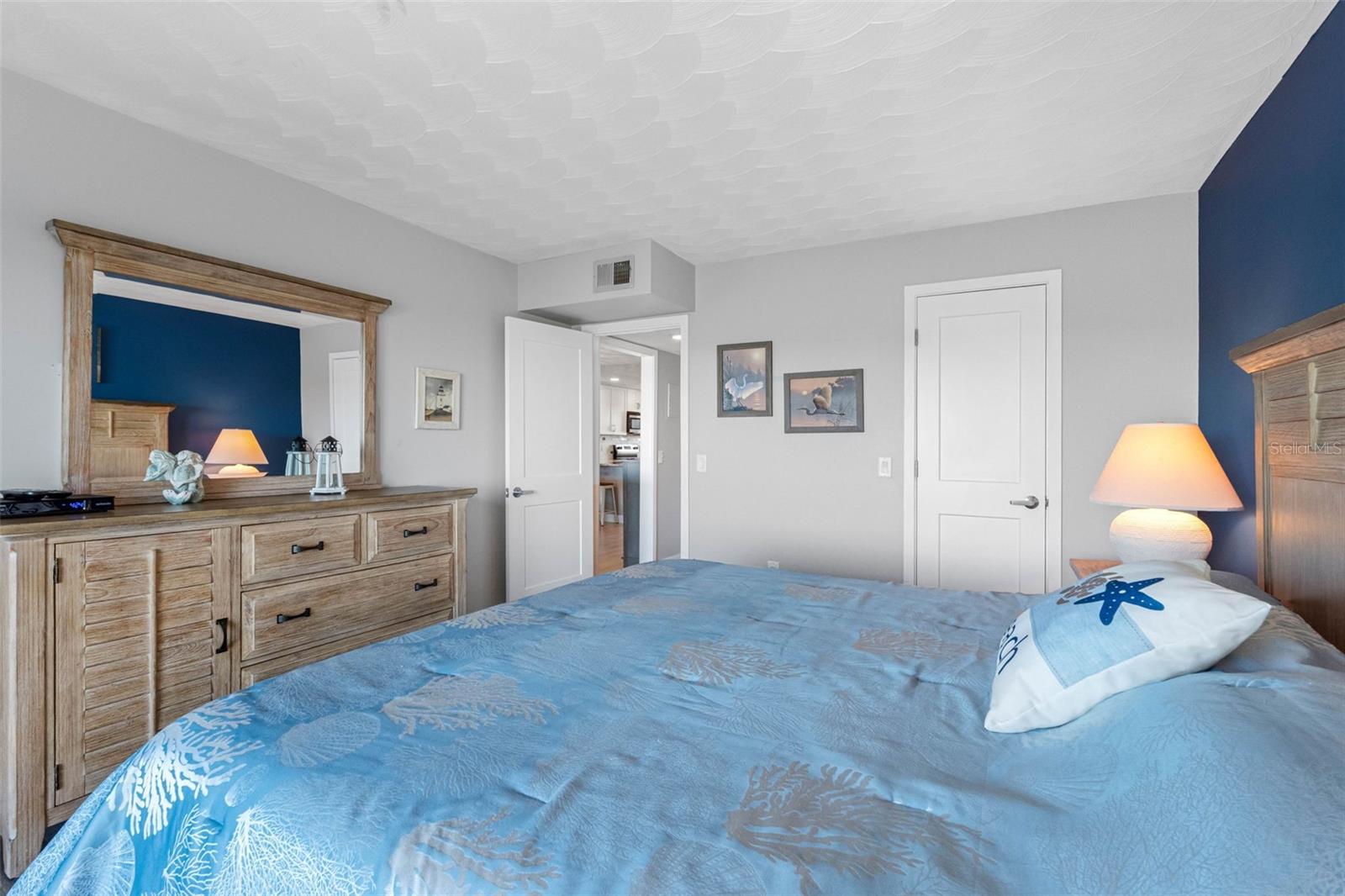 Image 20 of 84 For 19451 Gulf Boulevard 706