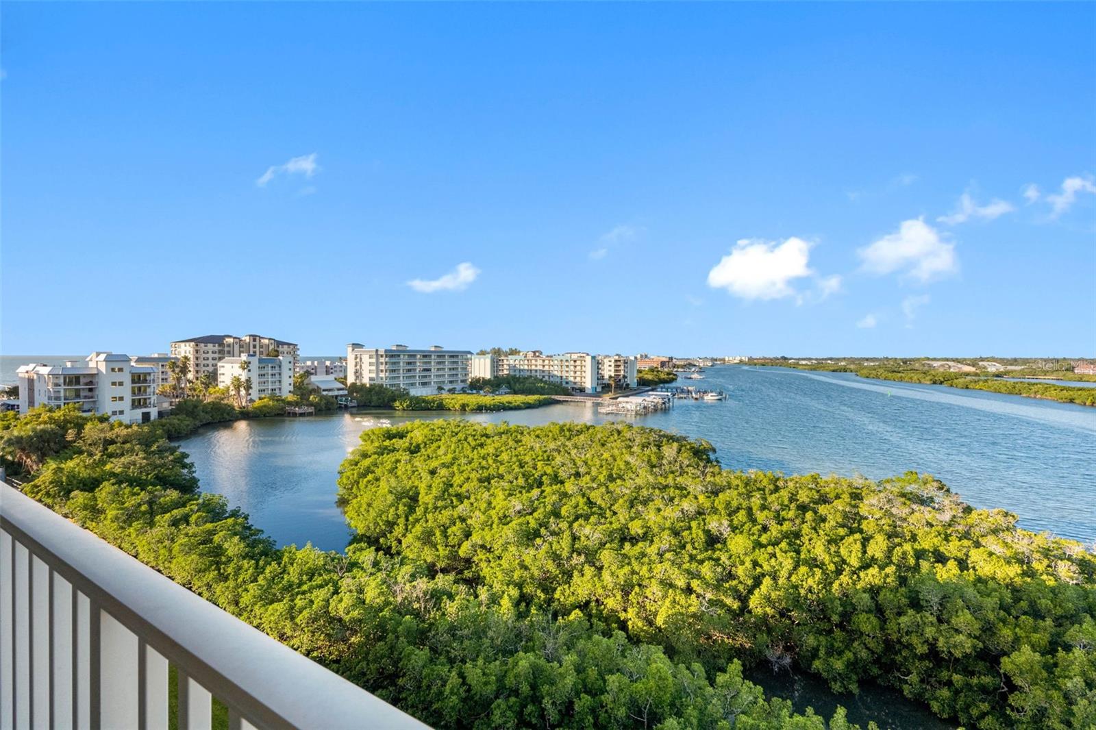 Image 33 of 84 For 19451 Gulf Boulevard 706