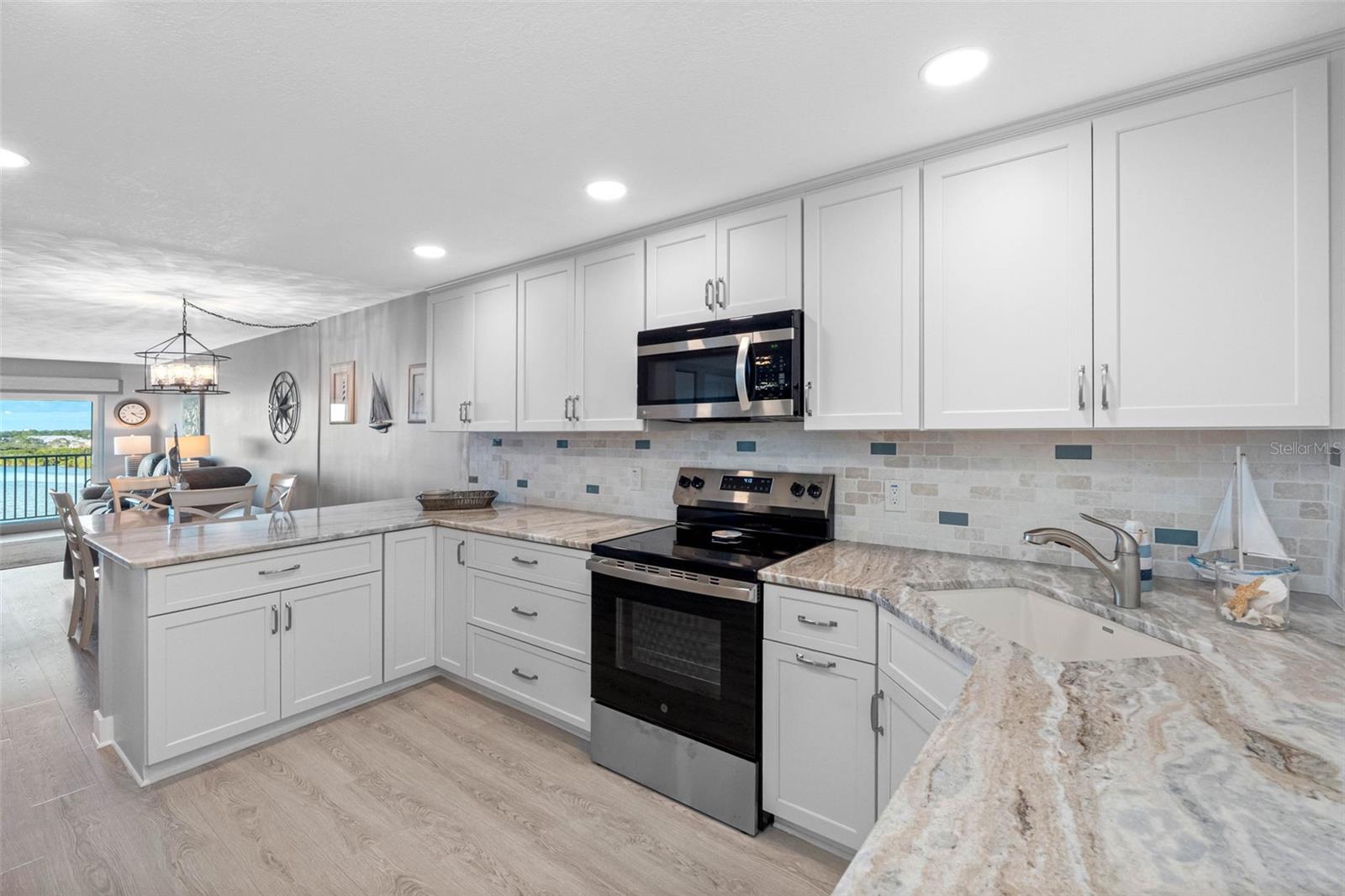 Image 42 of 84 For 19451 Gulf Boulevard 706