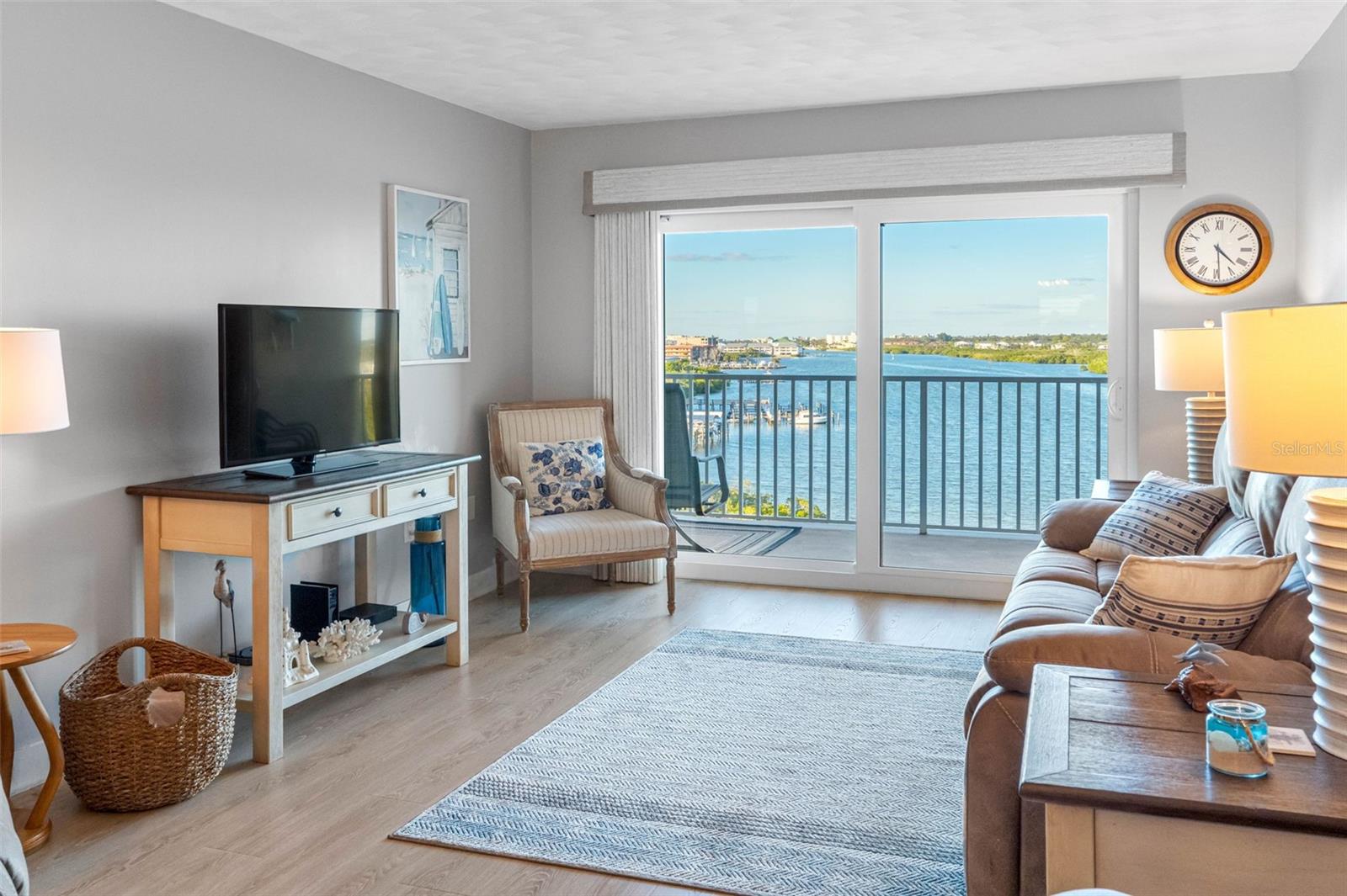 Image 5 of 84 For 19451 Gulf Boulevard 706