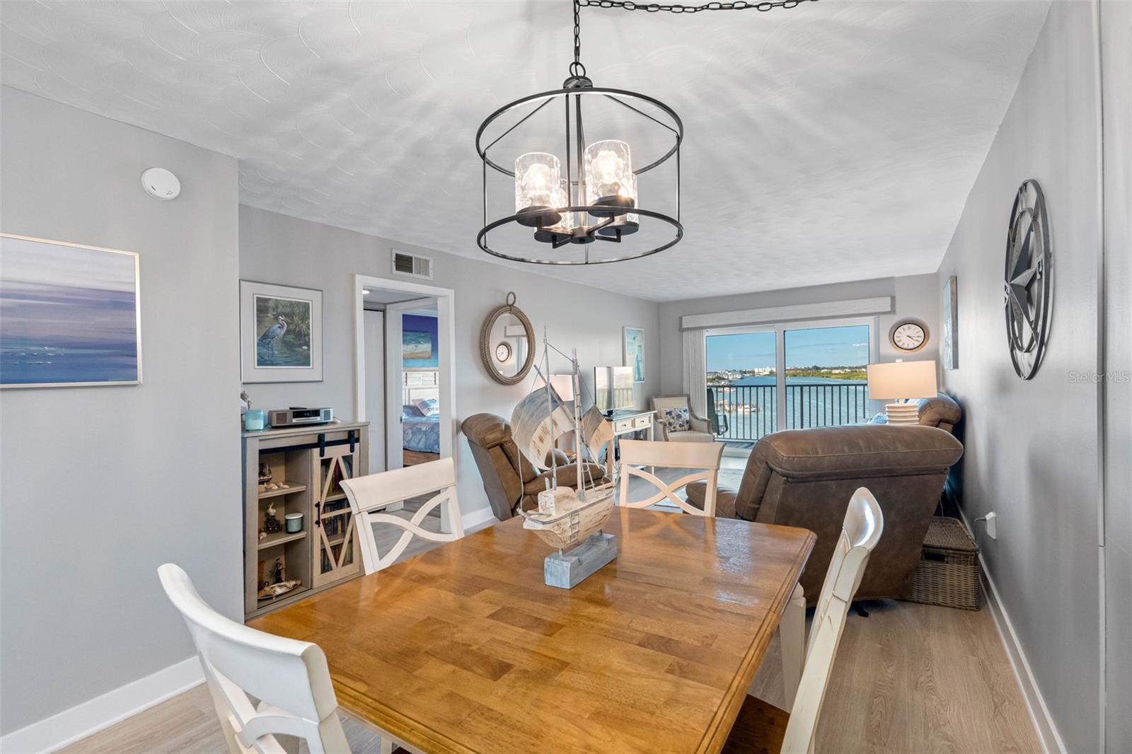 Image 51 of 84 For 19451 Gulf Boulevard 706