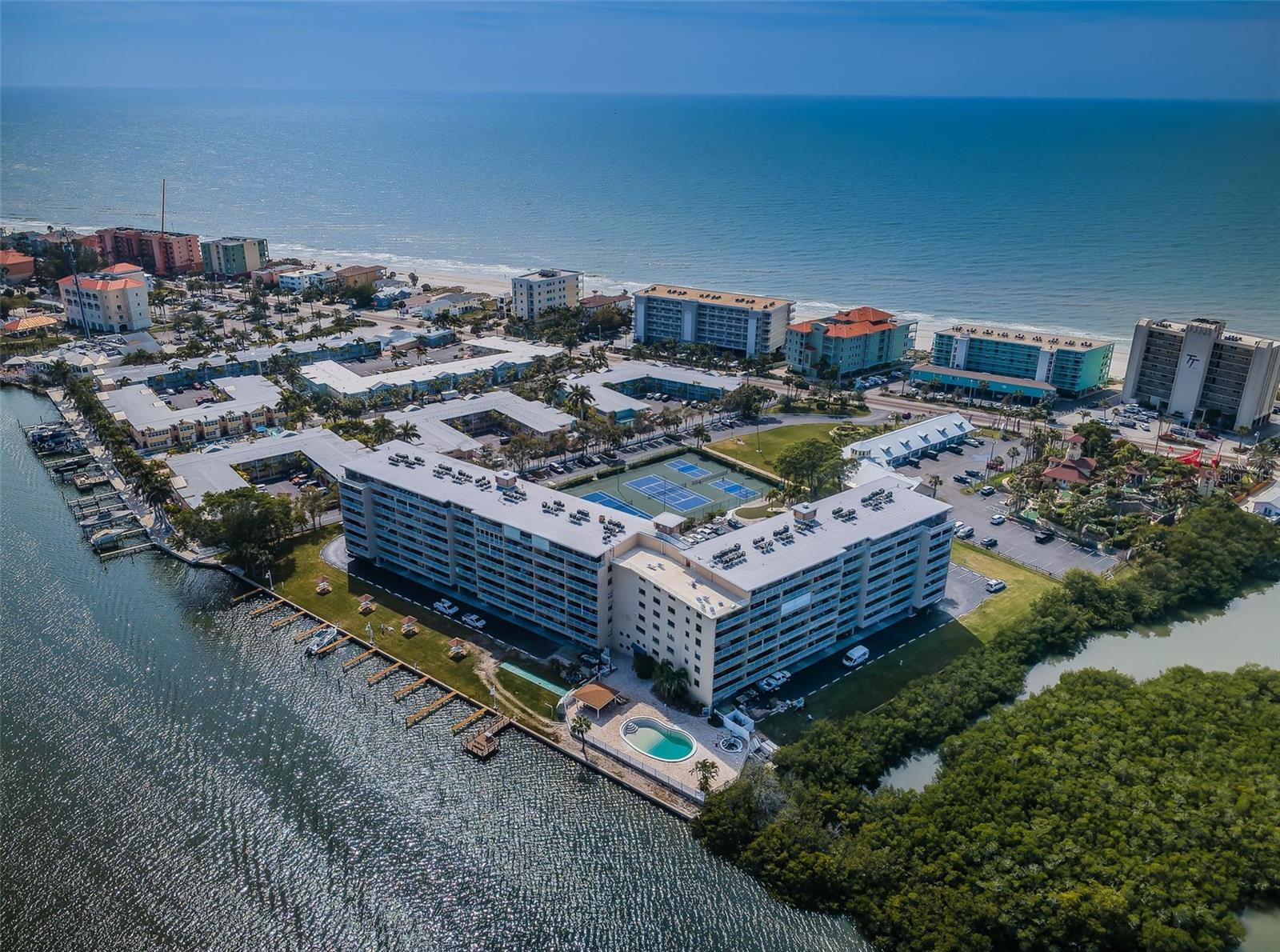 Image 56 of 84 For 19451 Gulf Boulevard 706