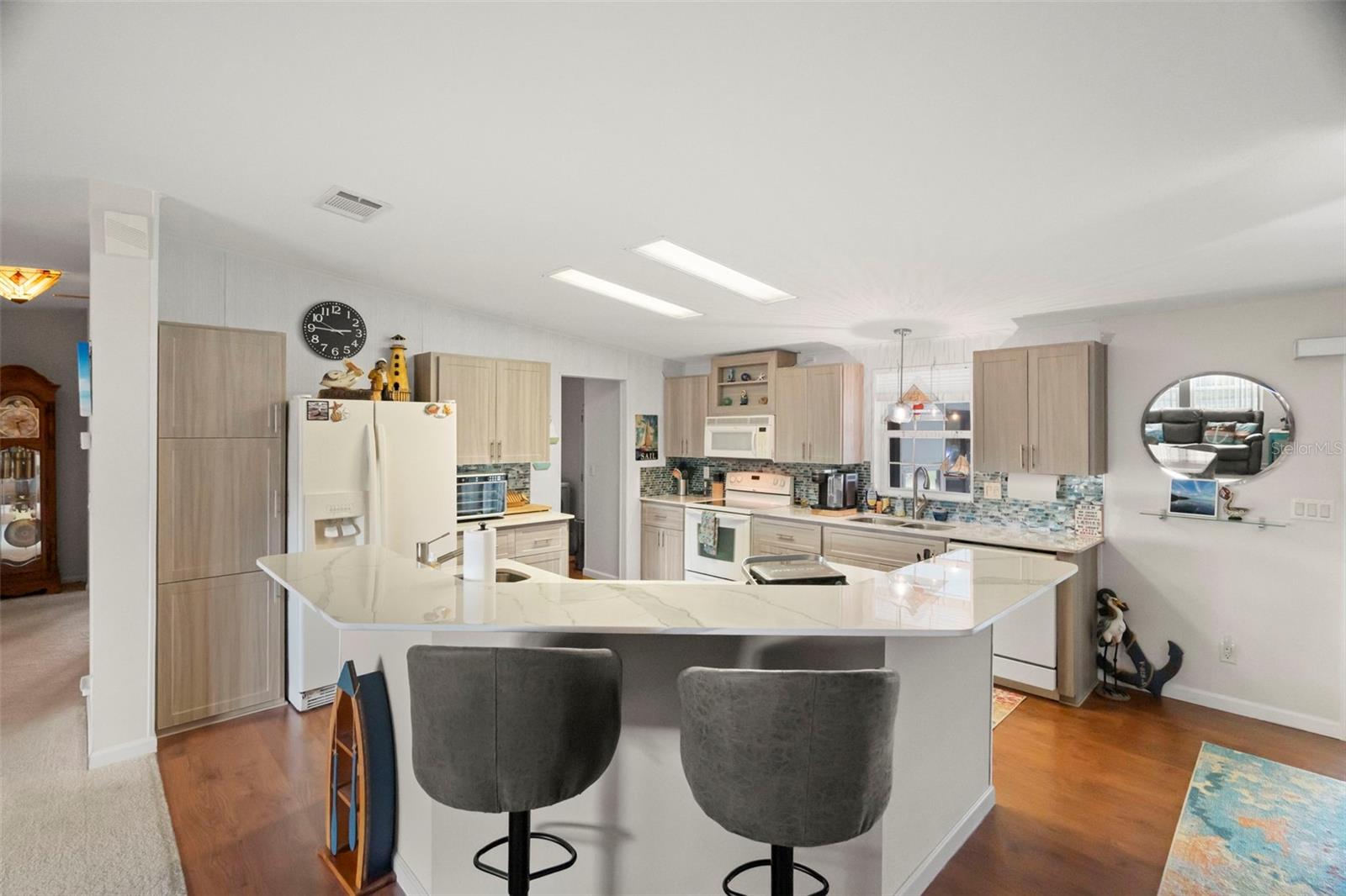 Image 18 of 47 For 160 Clubview Drive