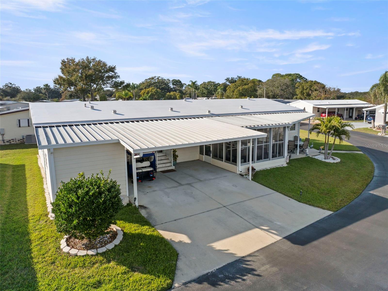 Image 2 of 47 For 160 Clubview Drive