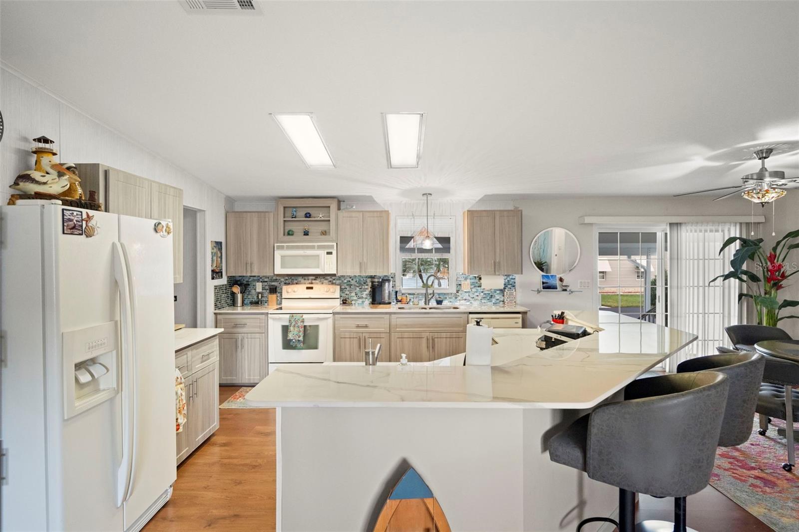 Image 22 of 47 For 160 Clubview Drive