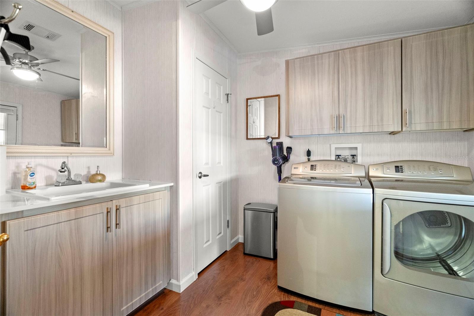 Image 23 of 47 For 160 Clubview Drive