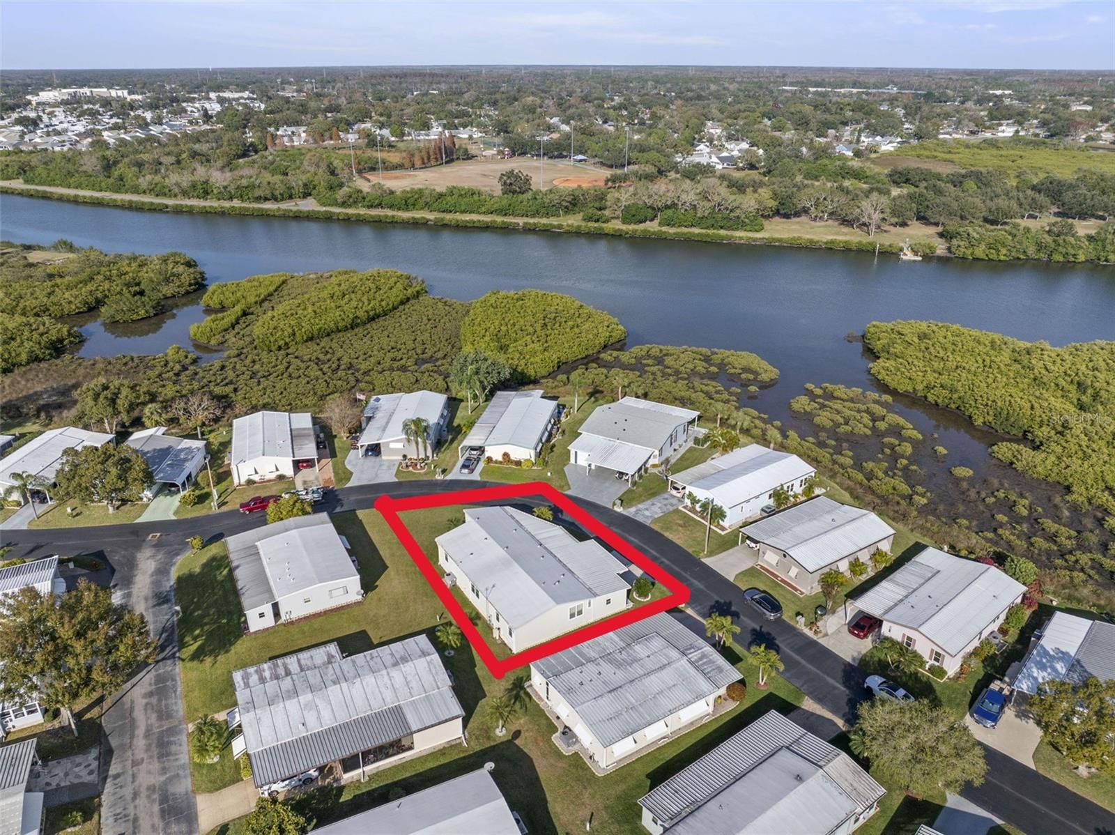 Image 4 of 47 For 160 Clubview Drive