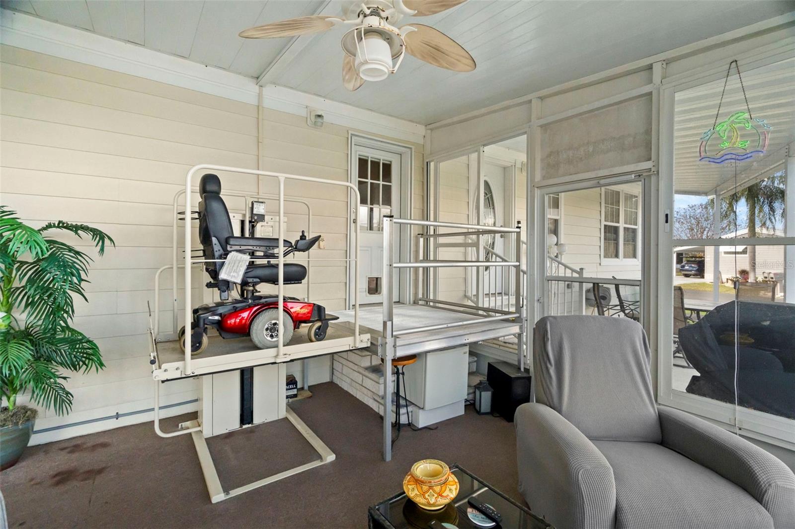 Image 40 of 47 For 160 Clubview Drive