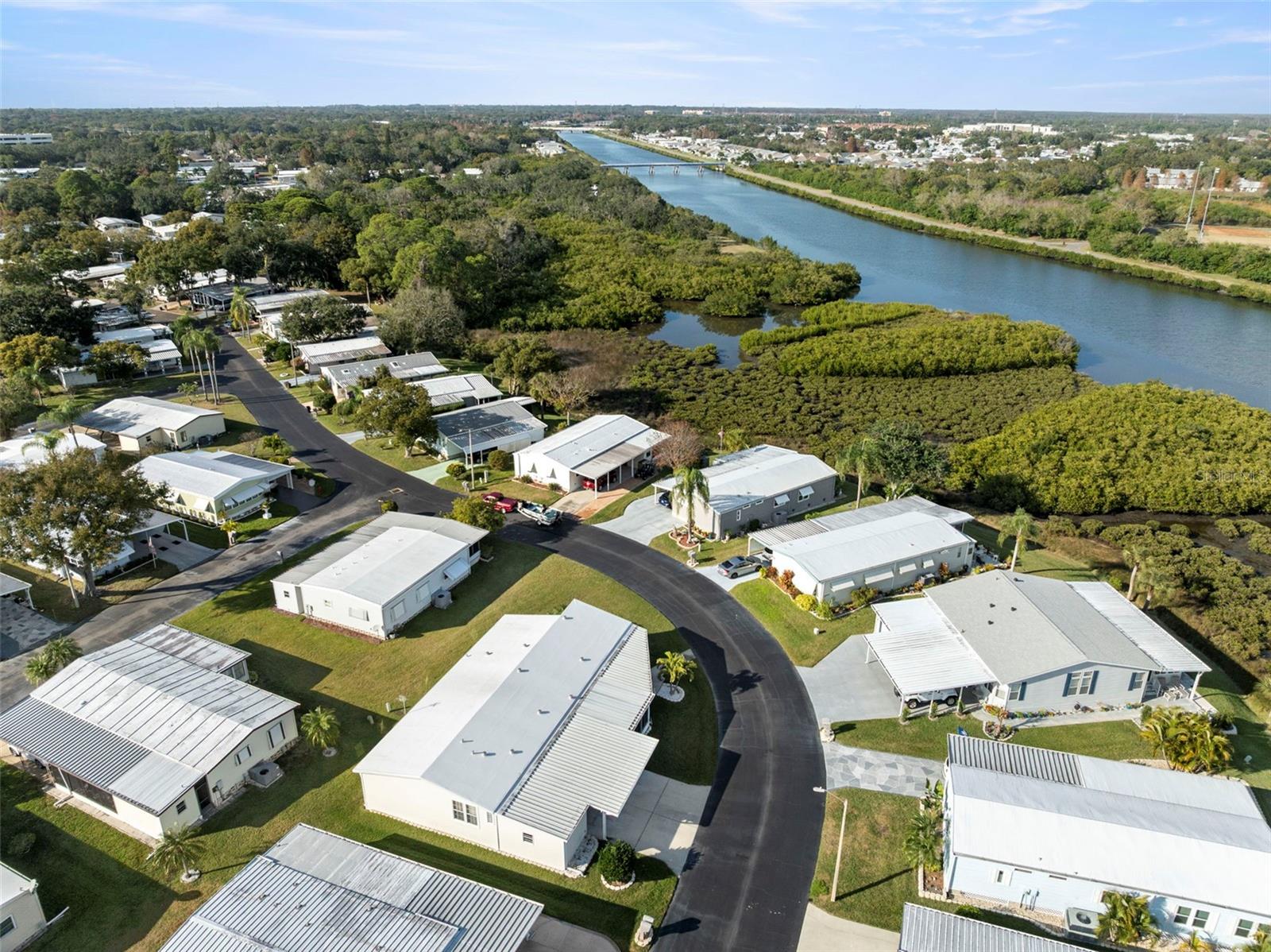 Image 7 of 47 For 160 Clubview Drive