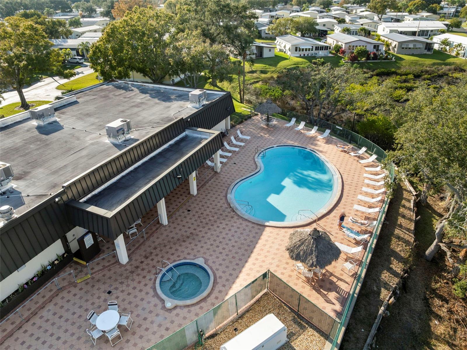 Image 9 of 47 For 160 Clubview Drive