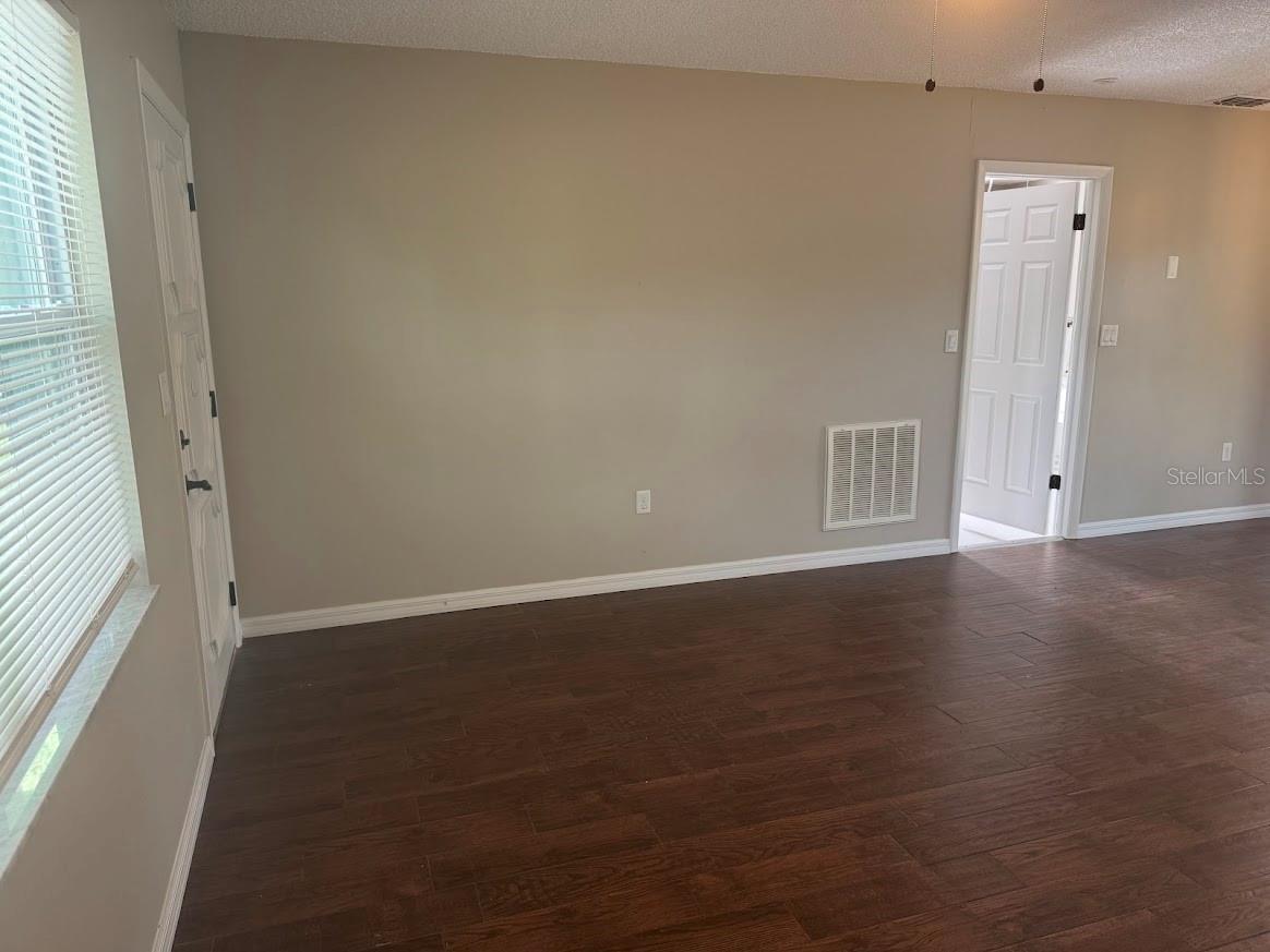 Image 6 of 14 For 1405 Galveston Avenue