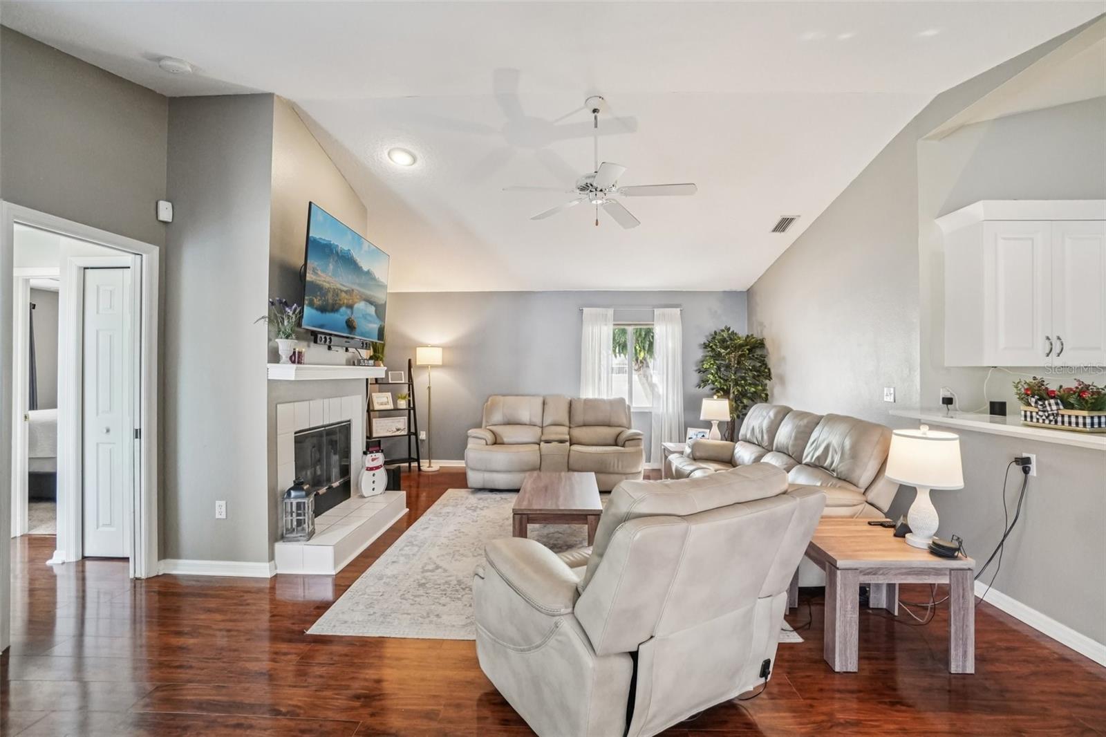 Image 9 of 37 For 3132 Shoreline Drive