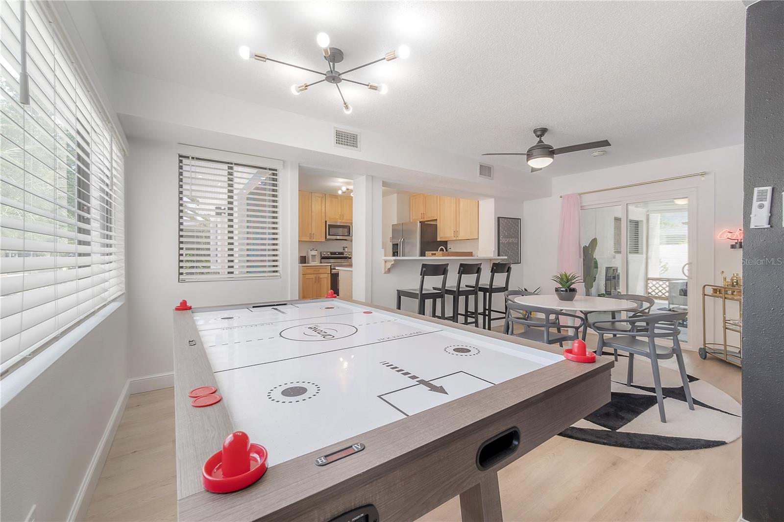 Image 18 of 54 For 4316 Lois Avenue