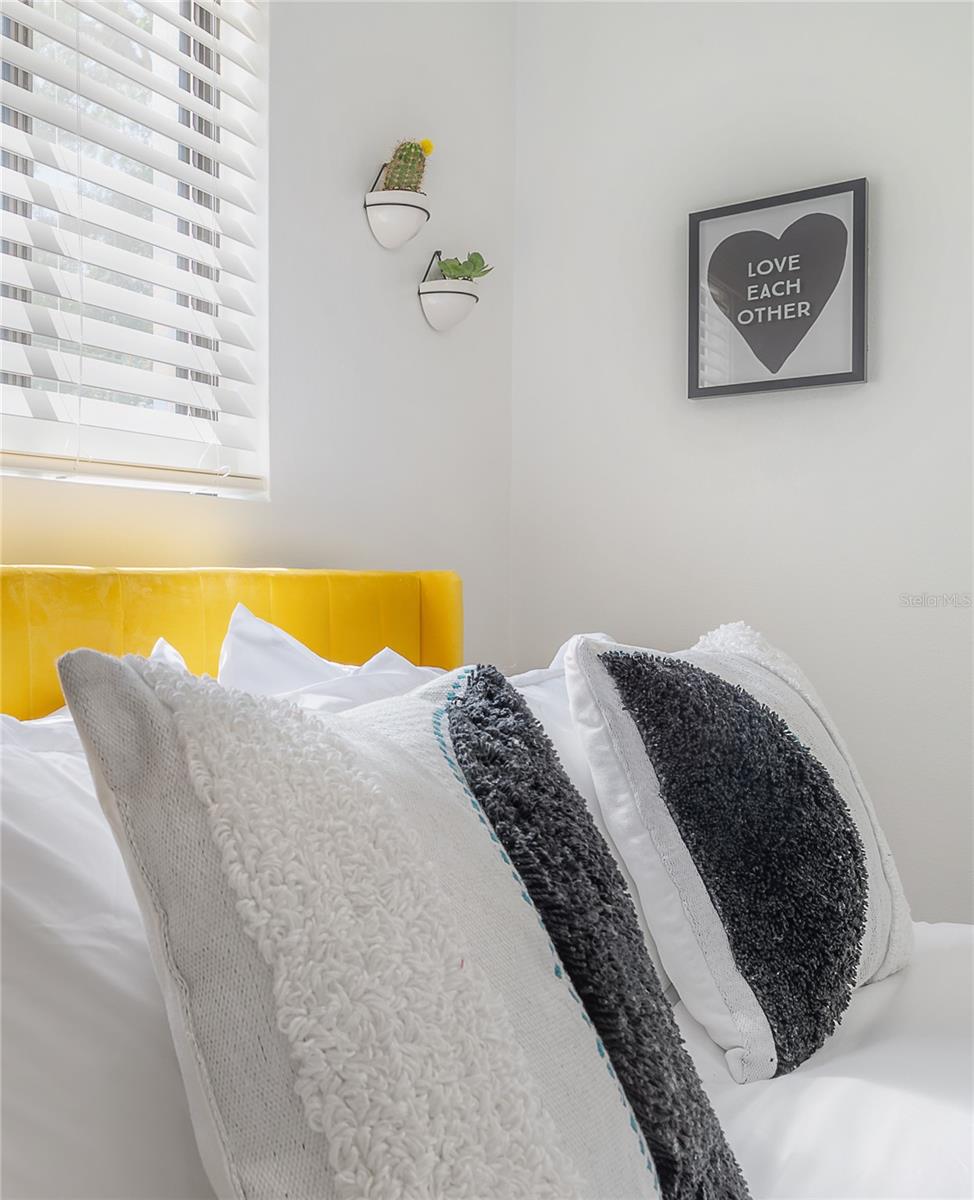 Image 22 of 54 For 4316 Lois Avenue