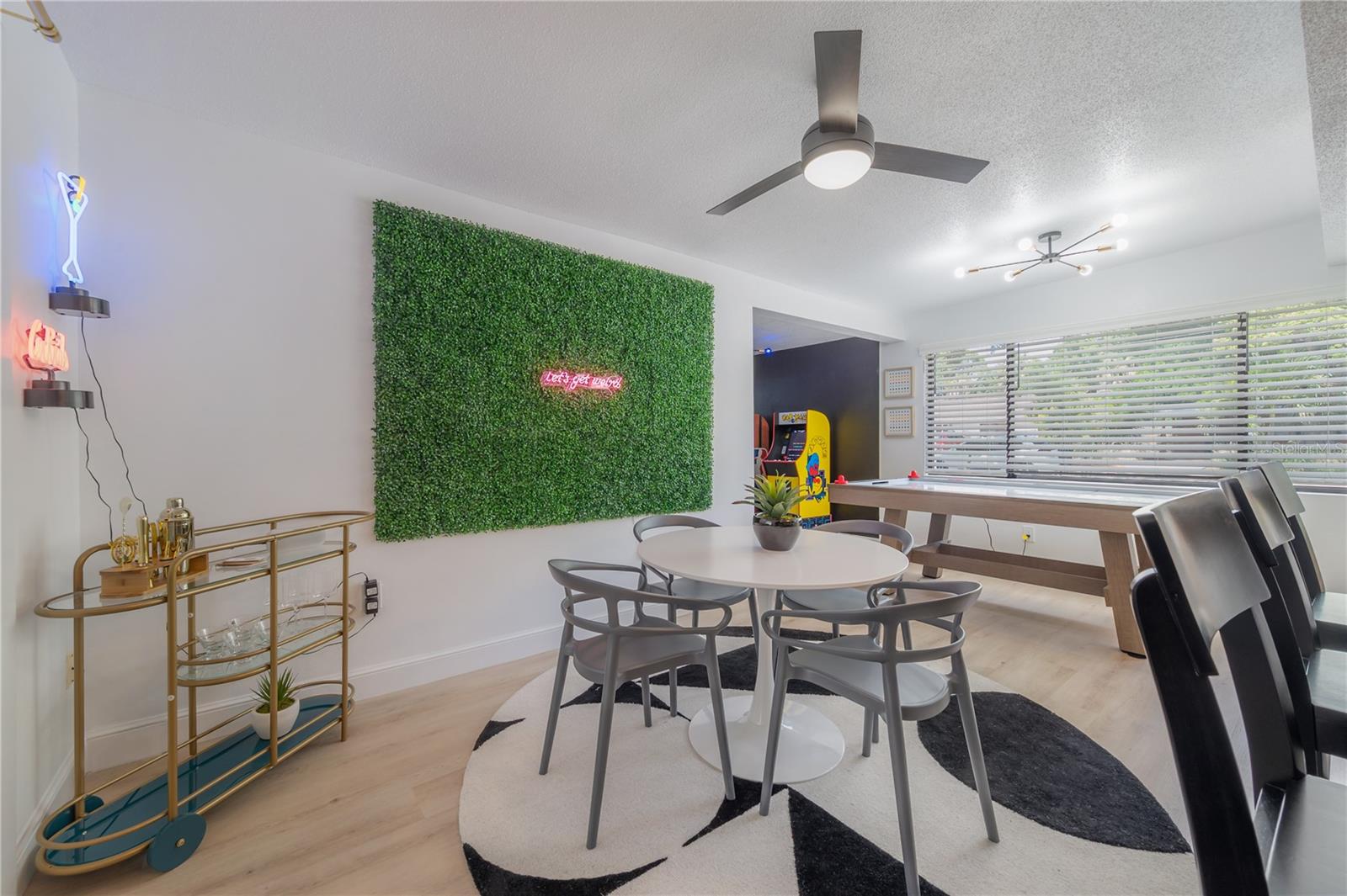 Image 27 of 54 For 4316 Lois Avenue