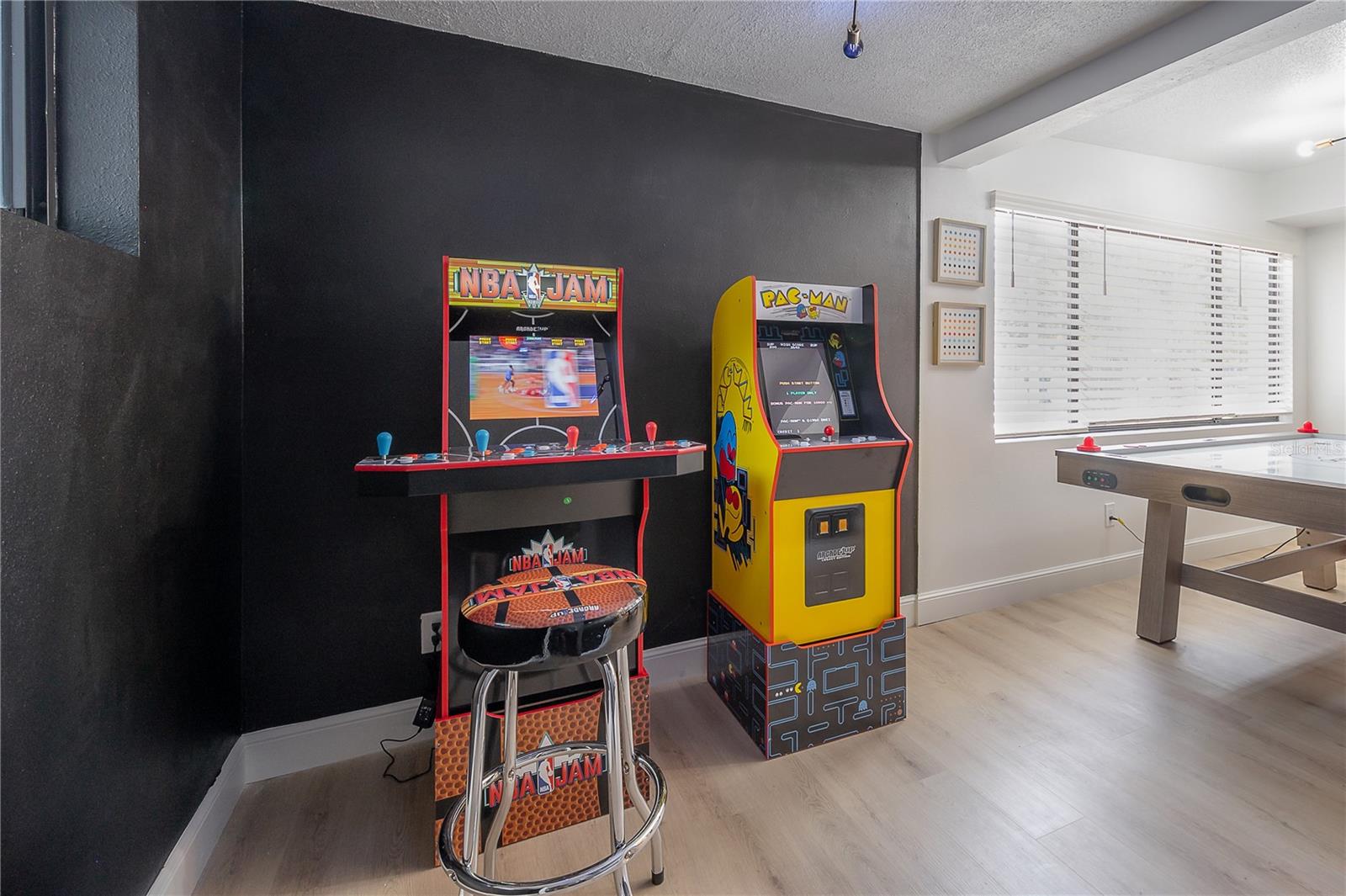 Image 29 of 54 For 4316 Lois Avenue