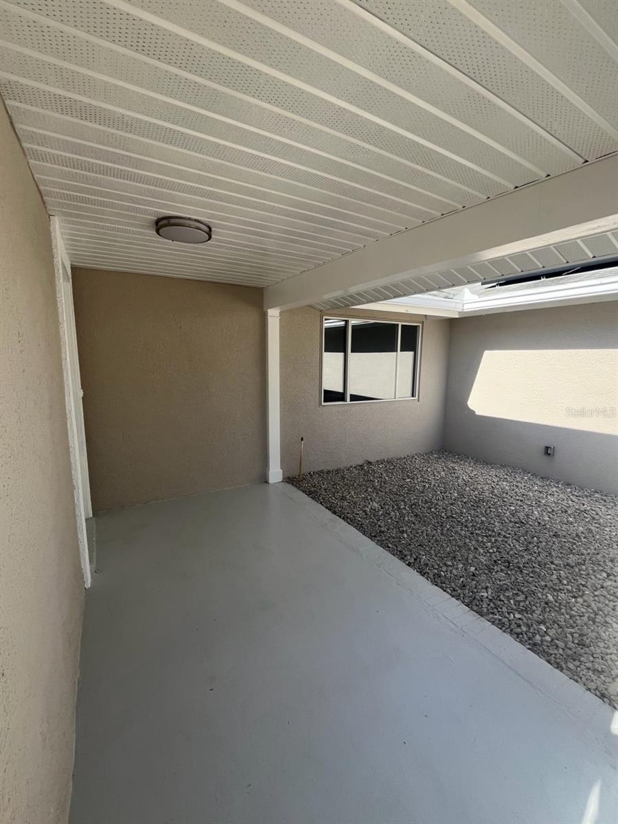 Listing photo id 8 for 3631 Grayton Drive