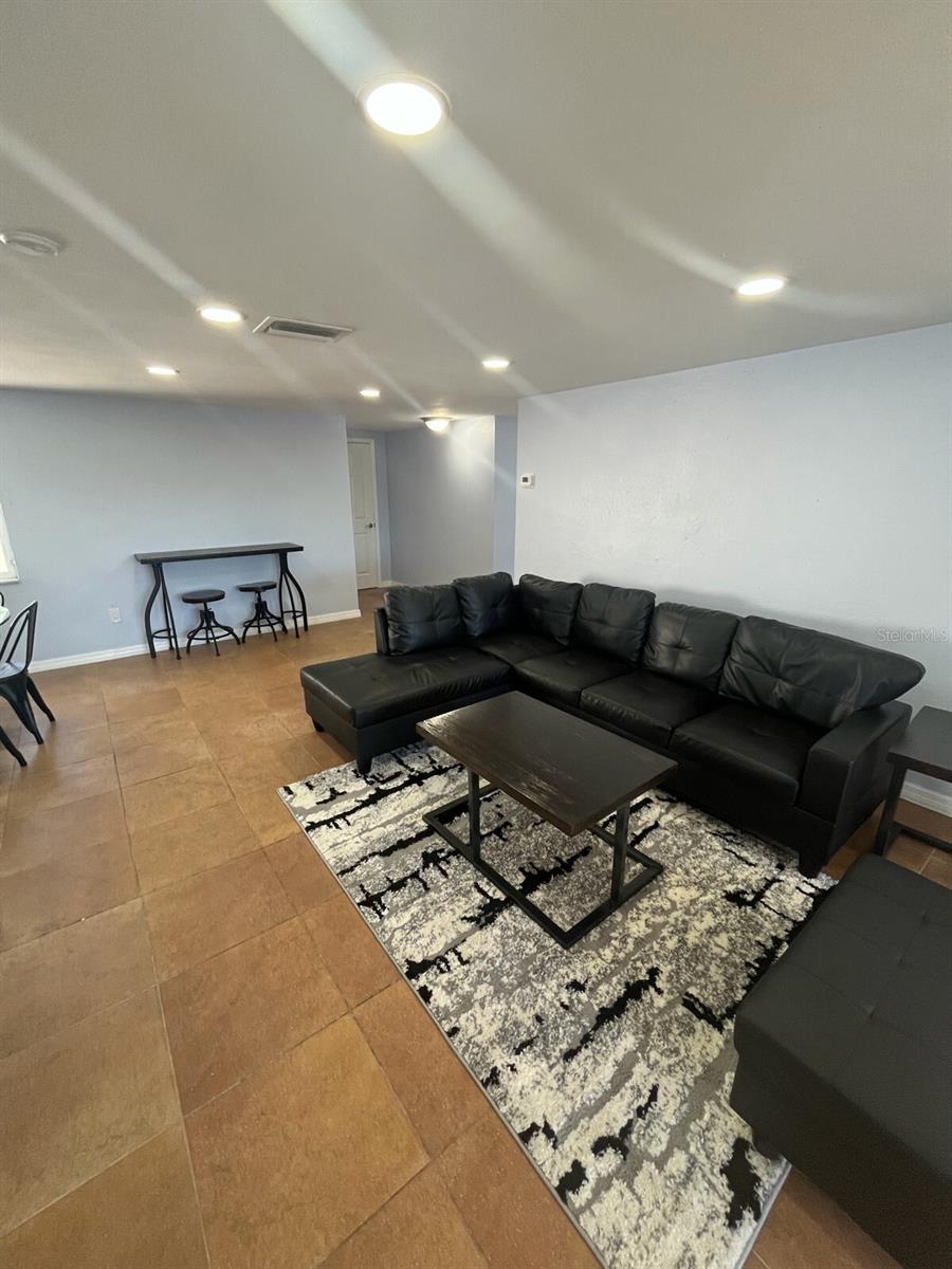 Listing photo id 13 for 3631 Grayton Drive