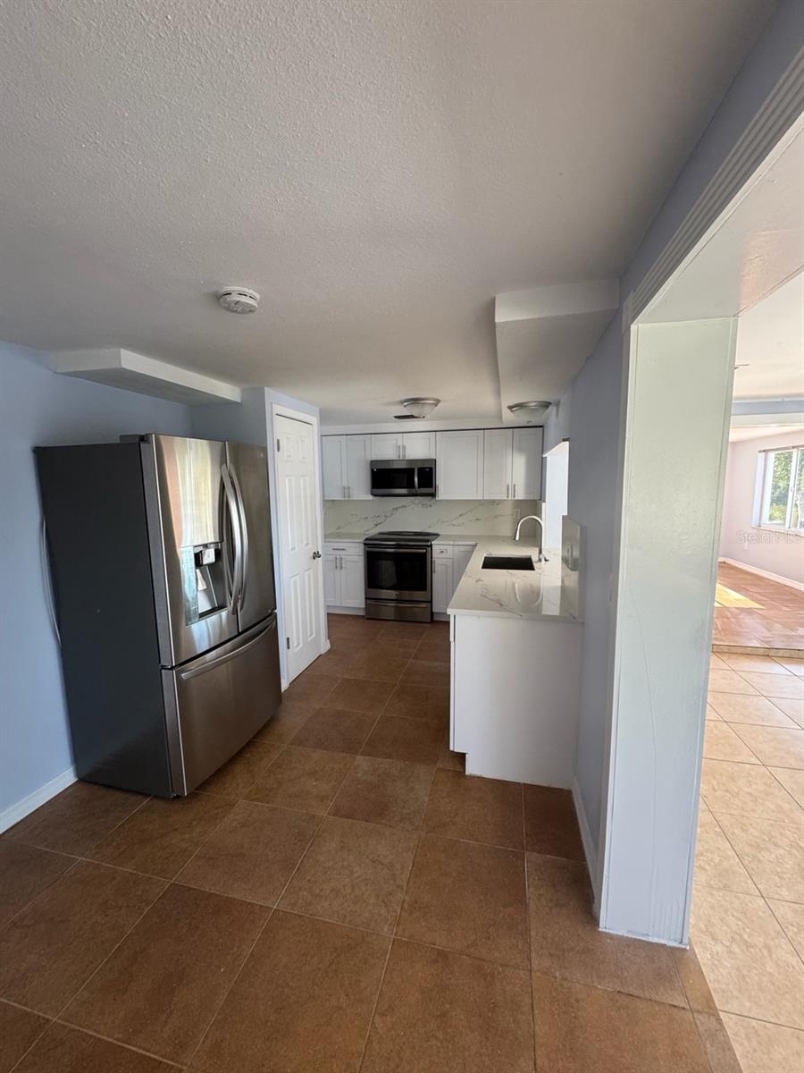 Listing photo id 17 for 3631 Grayton Drive