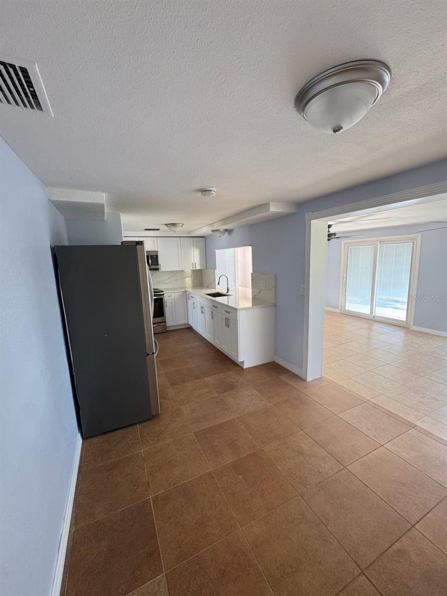 Listing photo id 18 for 3631 Grayton Drive