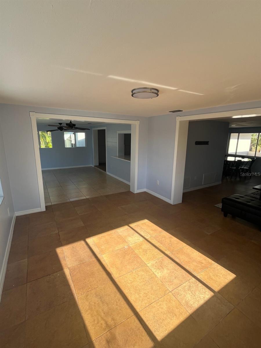 Listing photo id 23 for 3631 Grayton Drive