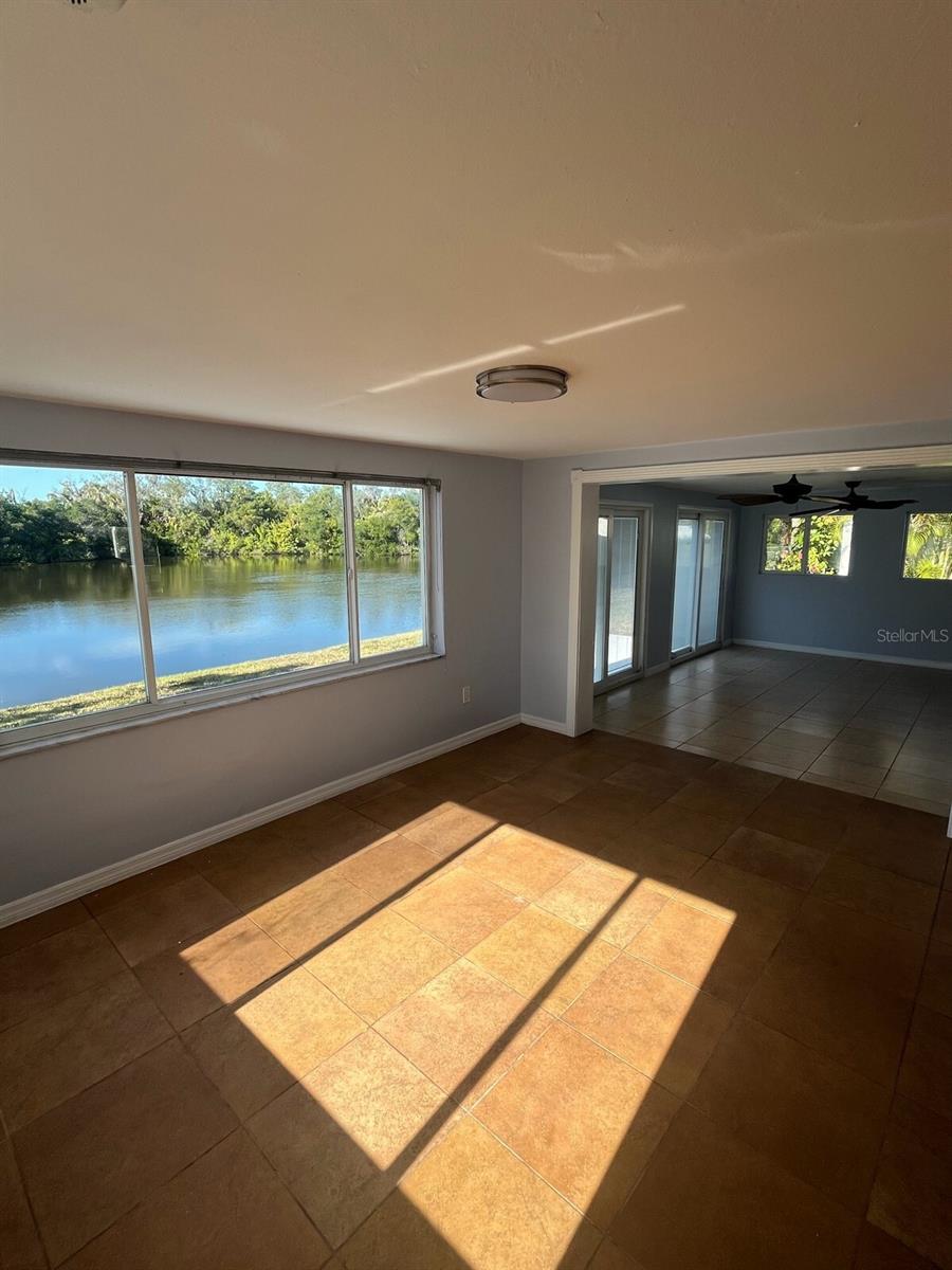 Listing photo id 24 for 3631 Grayton Drive