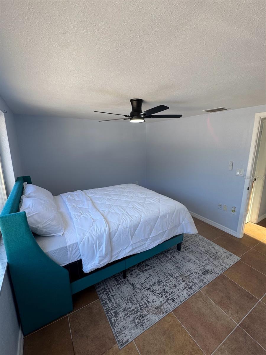 Listing photo id 37 for 3631 Grayton Drive